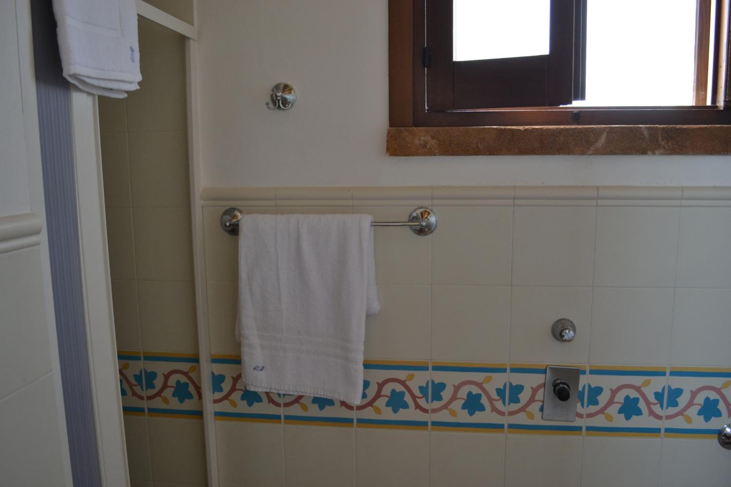 Deluxe Queen Room - Photo 5