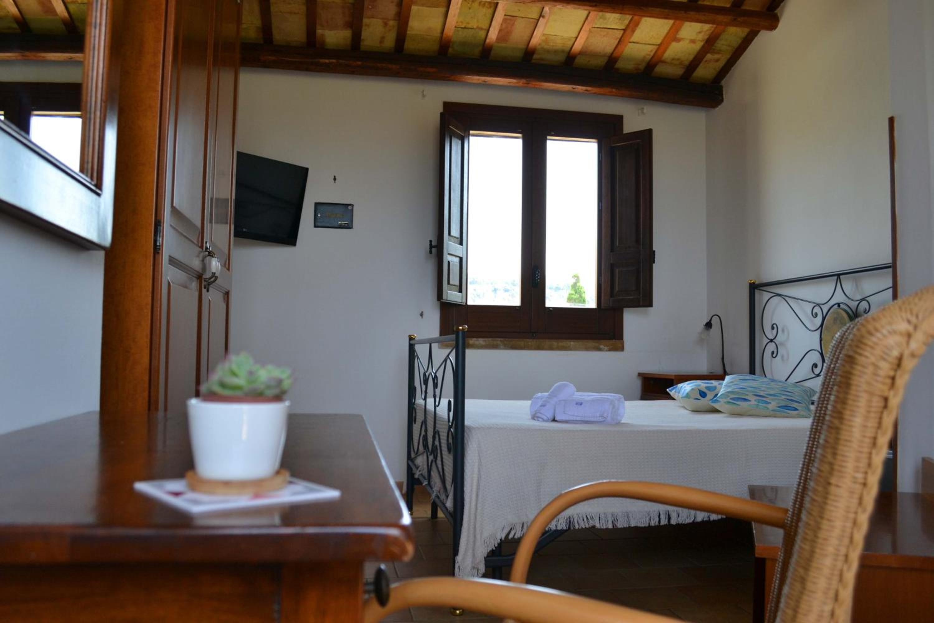 Deluxe Queen Room - Photo 1