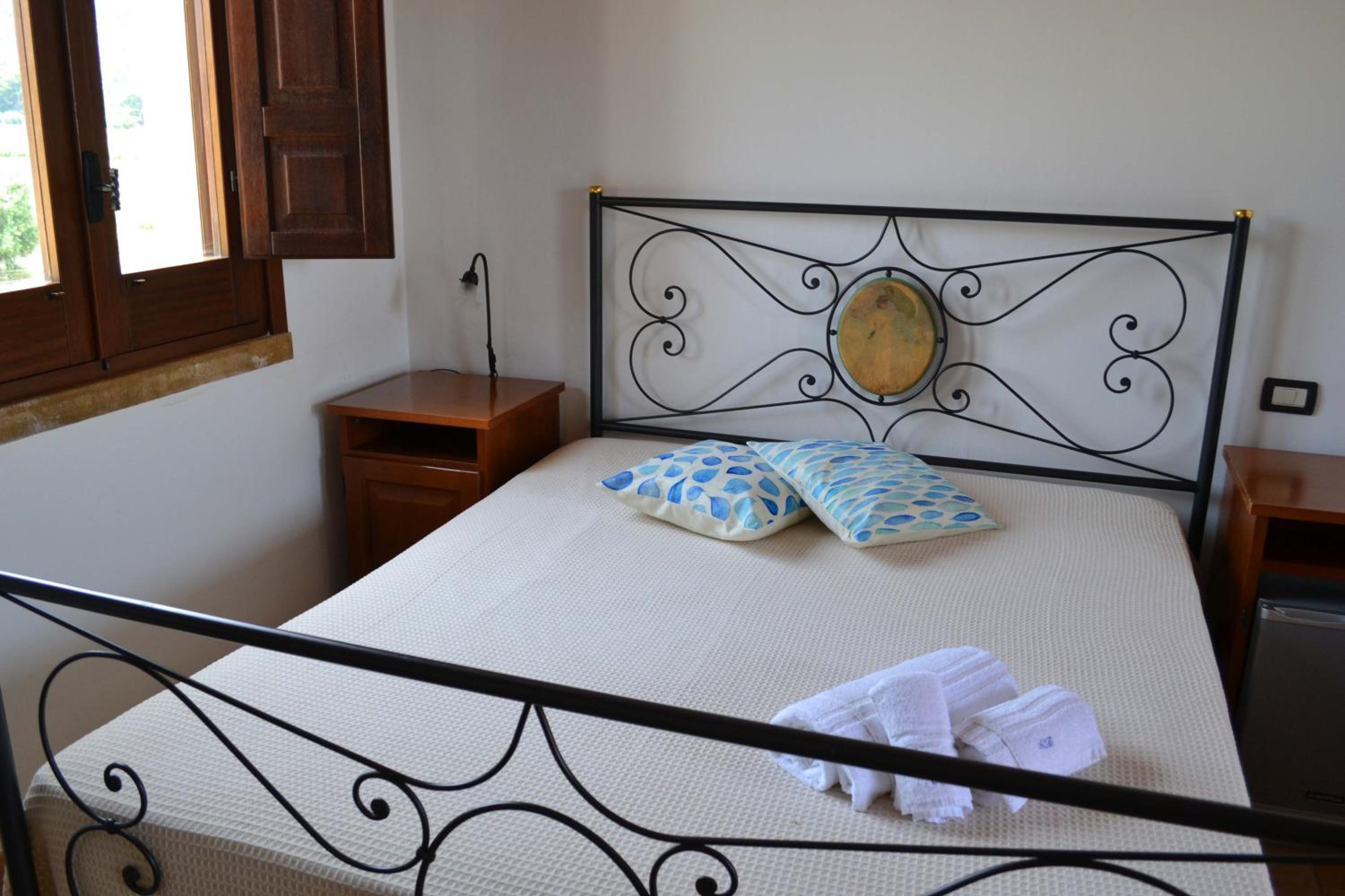 Deluxe Queen Room - Photo 6