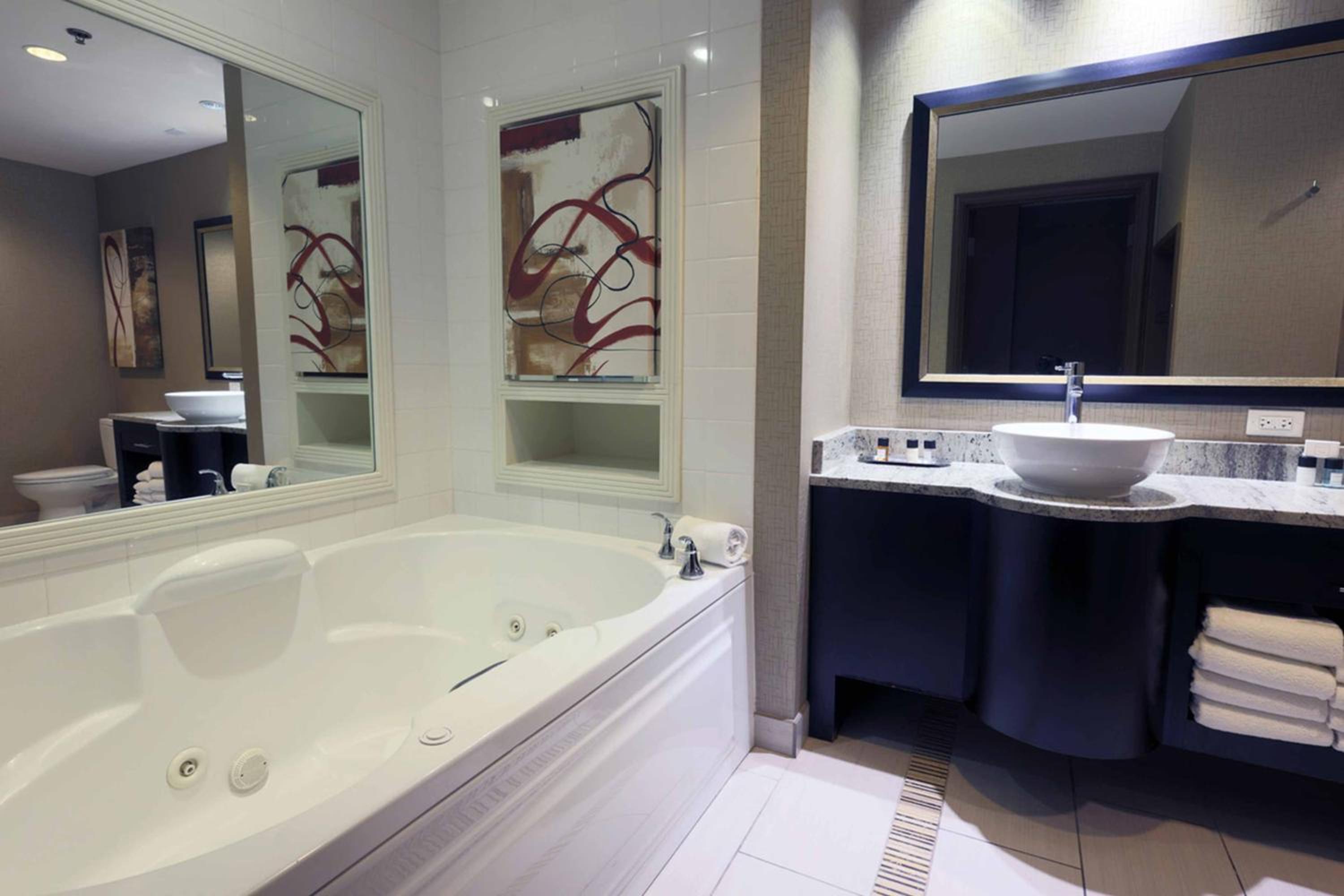 Junior Suite- 2 Queen beds - Photo 2