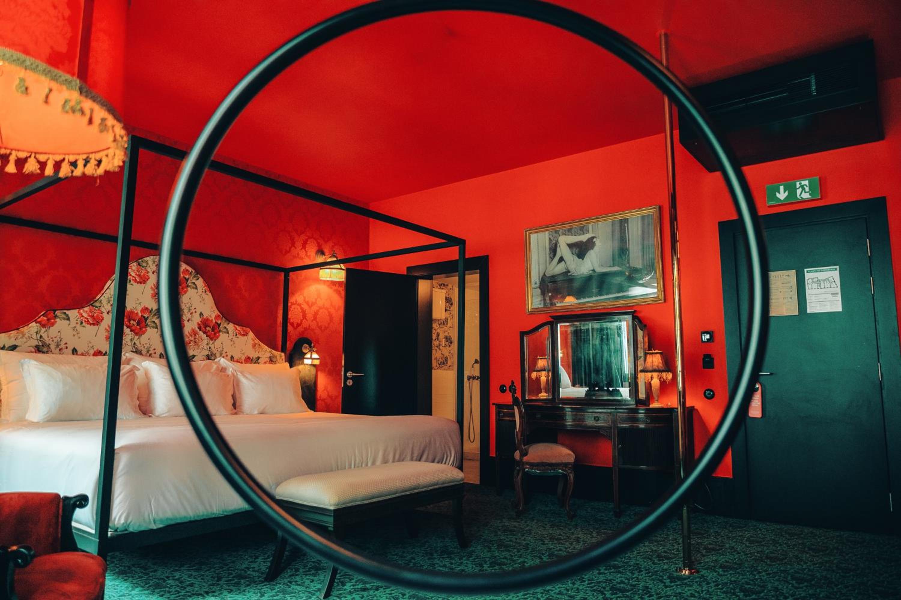 Deluxe King Room - Photo 3