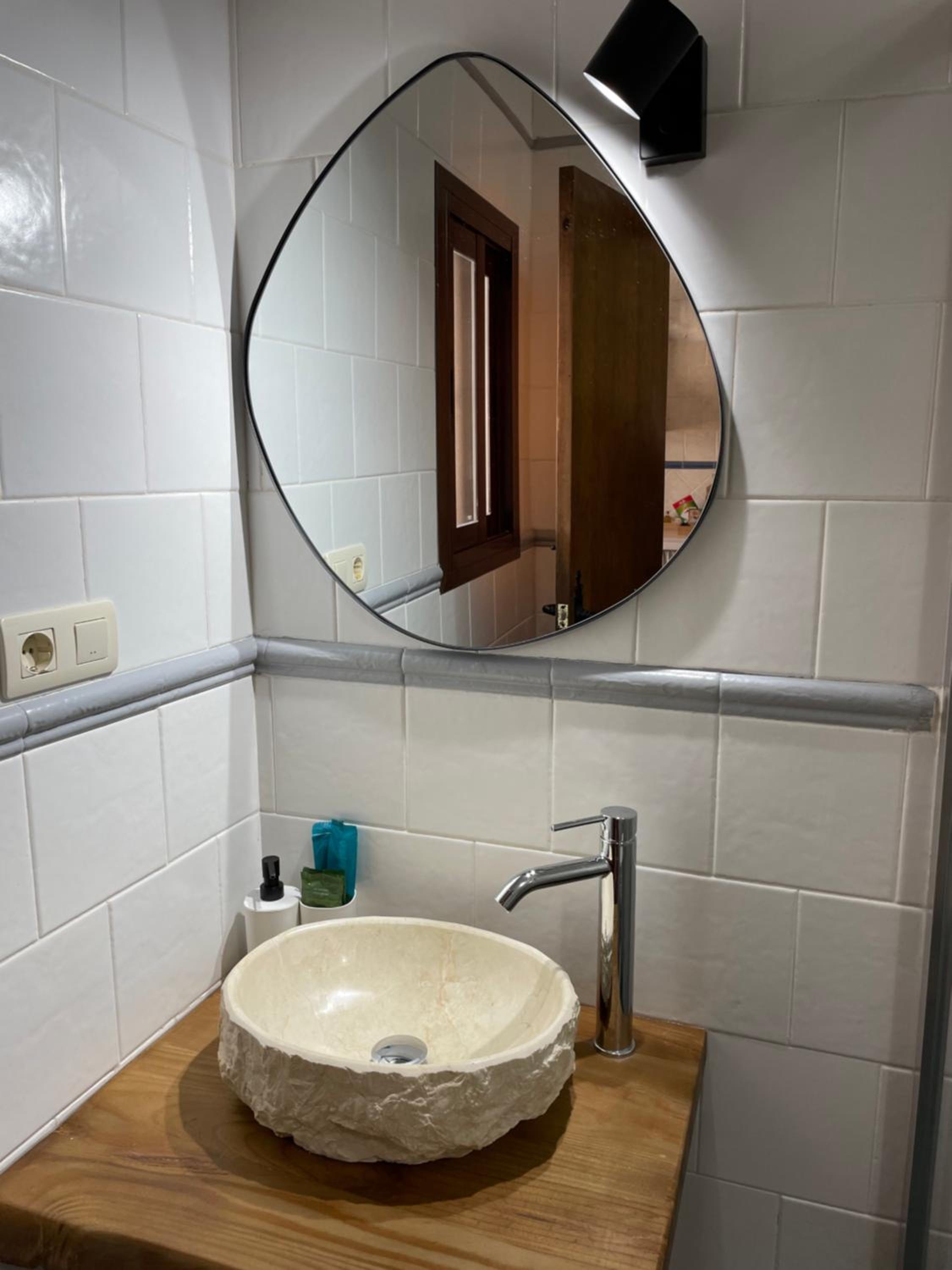 Apartment with Shower - Photo 3