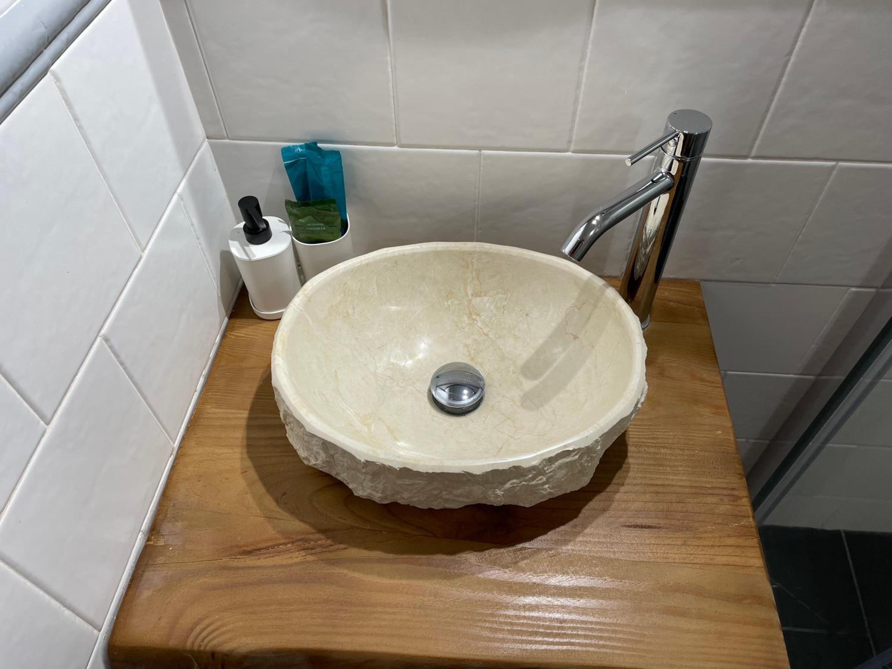 Apartment with Shower - Photo 4