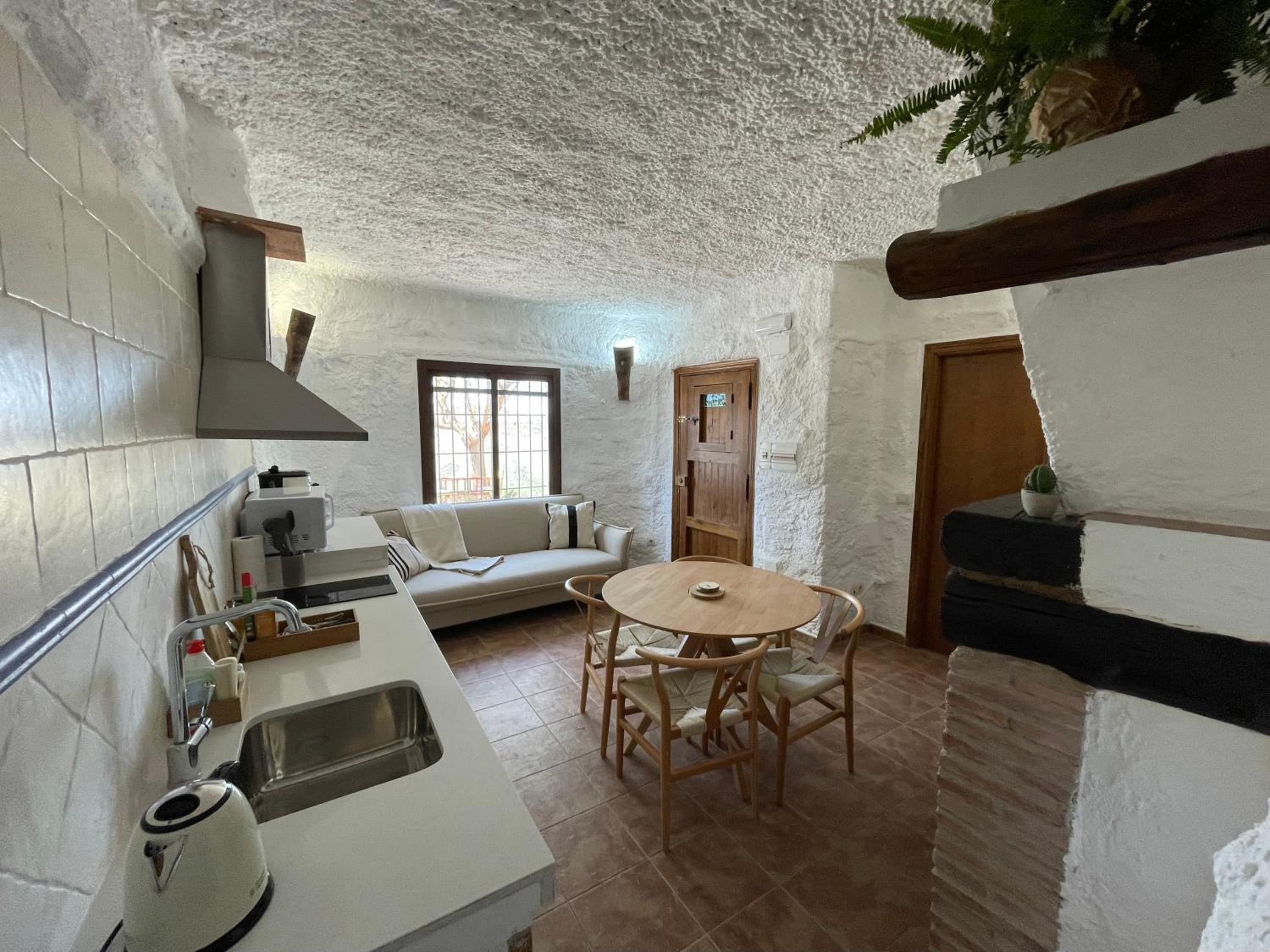 Apartment with Shower - Photo 5