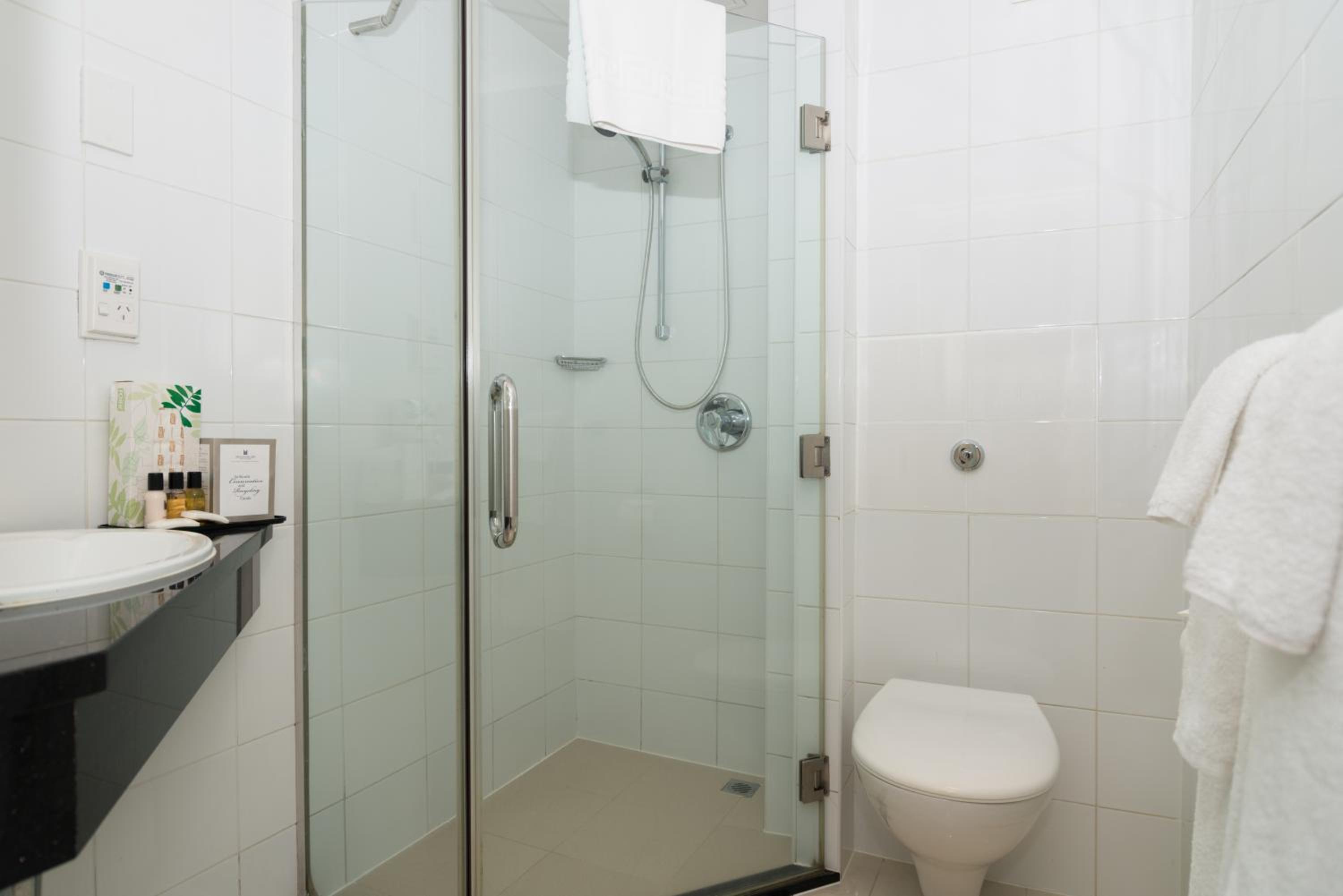 Superior King Room with Harbor View - Photo 2