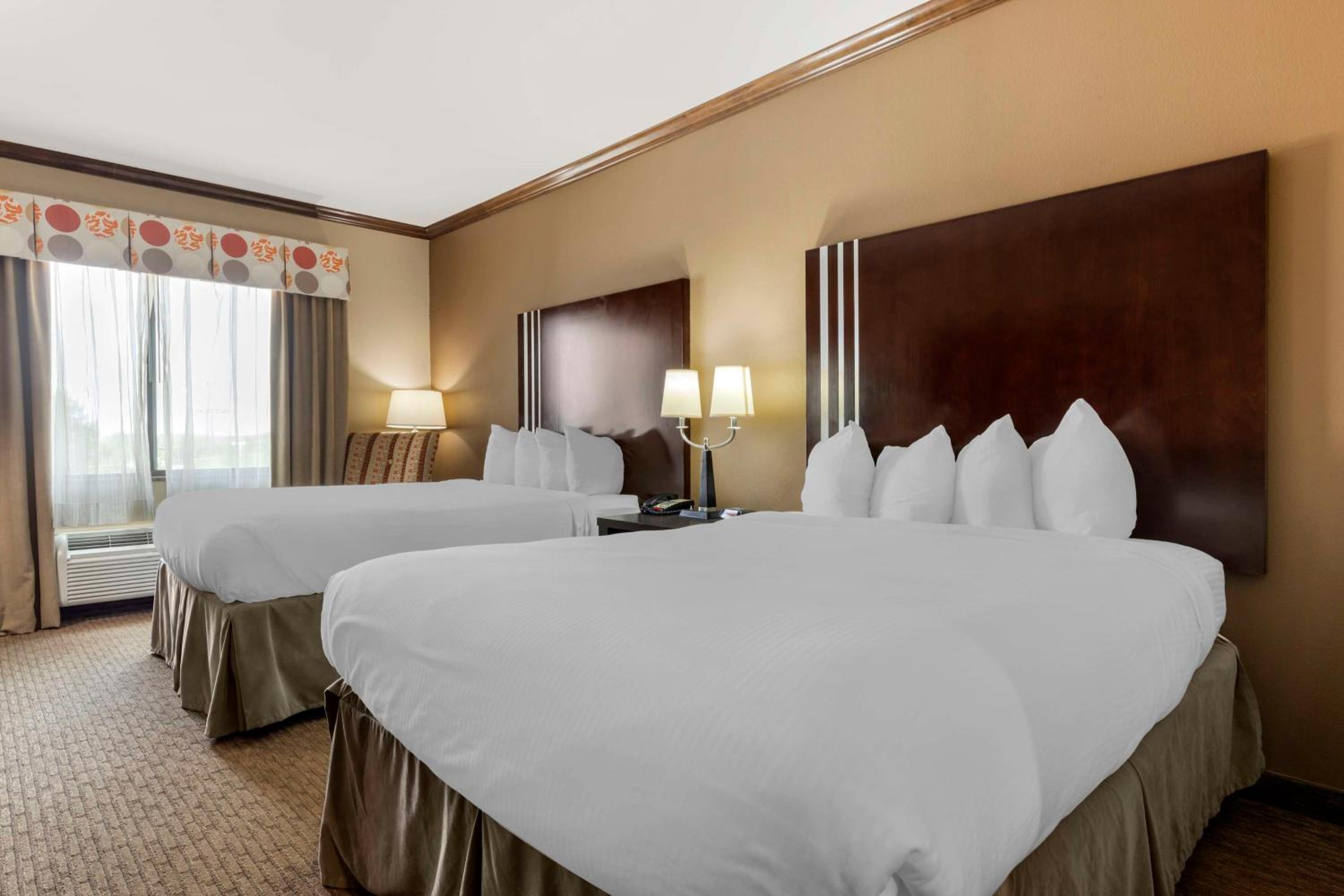 Queen Room with Two Queen Beds - Disability Access/Non-Smoking - Photo 1
