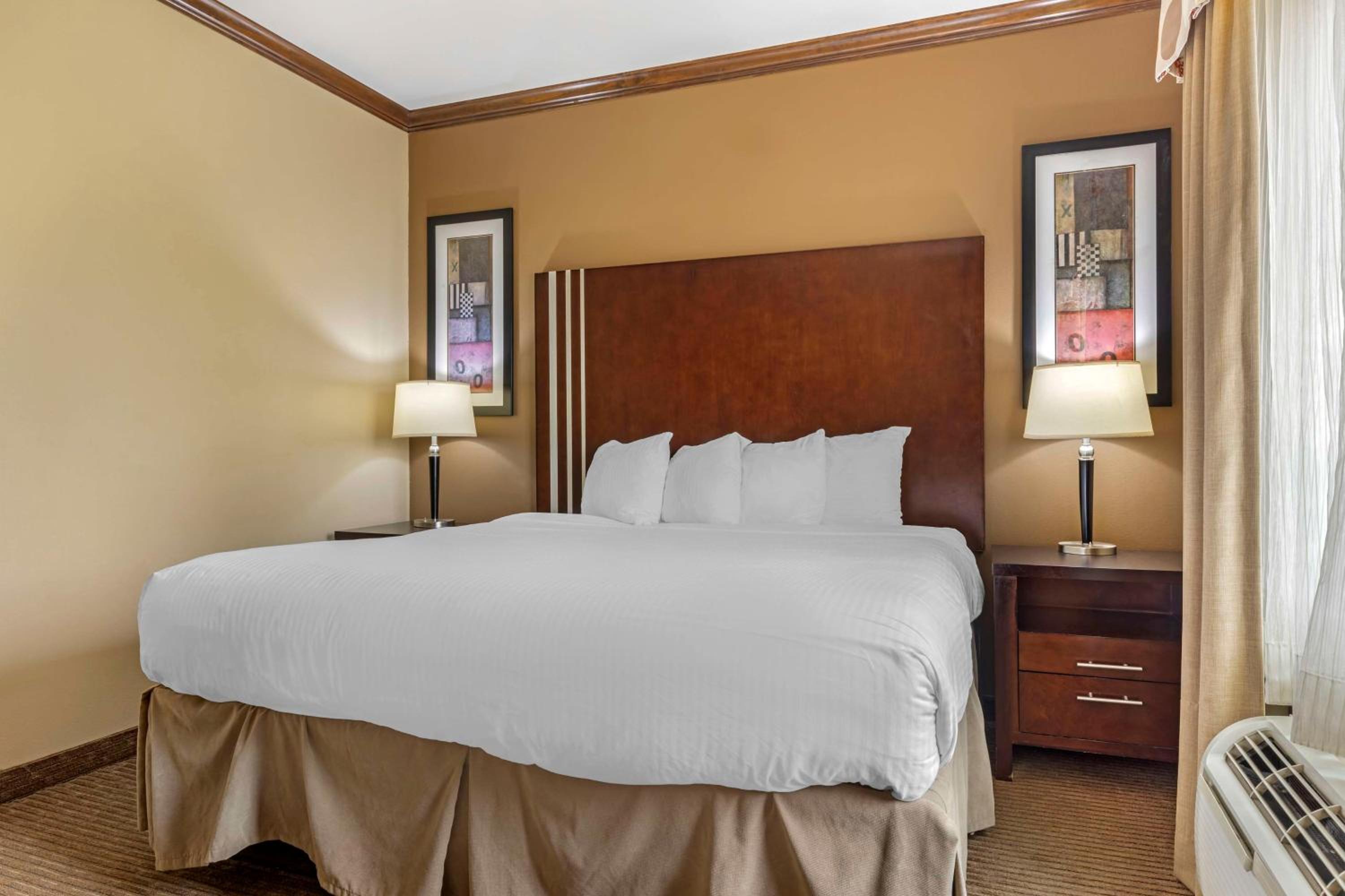 Two-Bedroom King Suite with Two King Beds and Sofa Bed - Non-Smoking - Photo 5