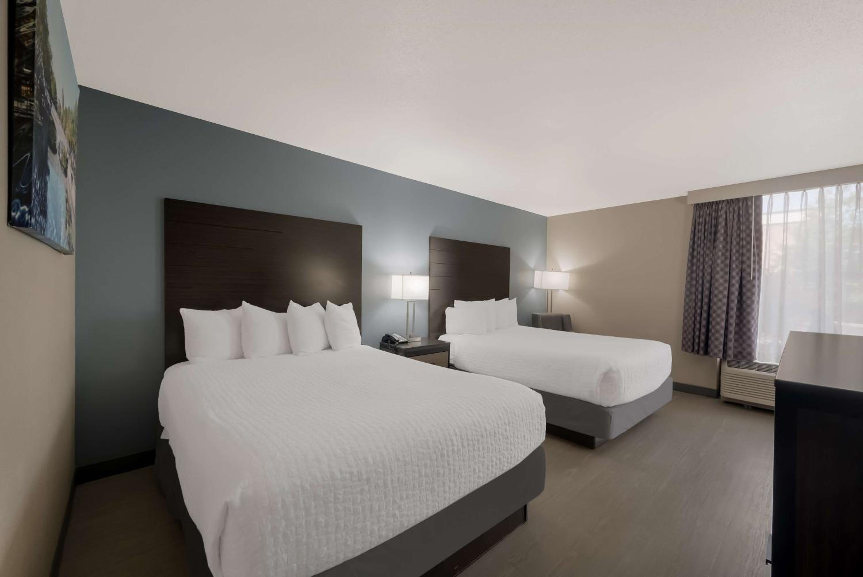 Queen Room with Two Queen Beds and Bath Tub - Disability Access/Non-Smoking