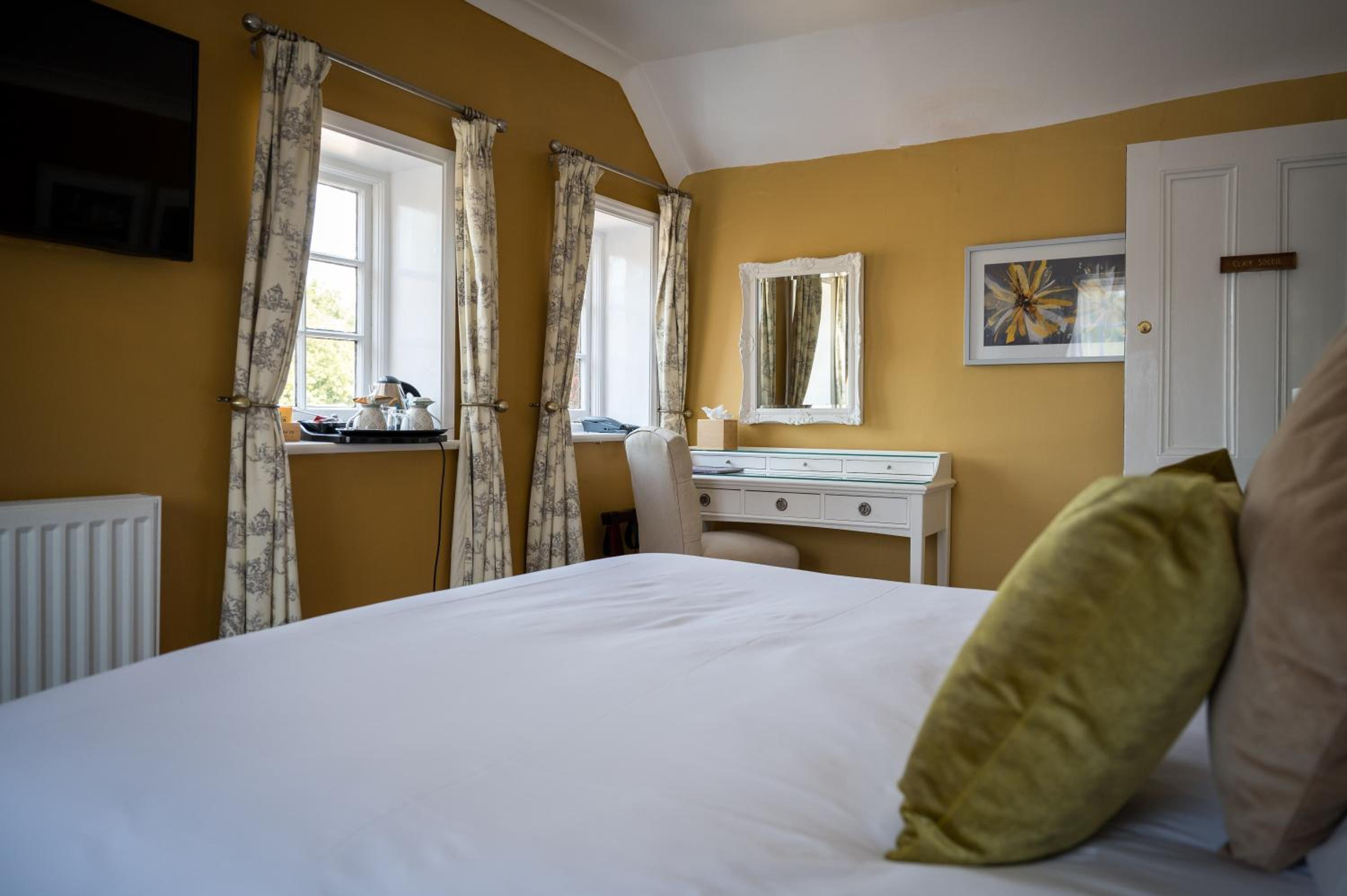 Superior Bedroom - Photo 5