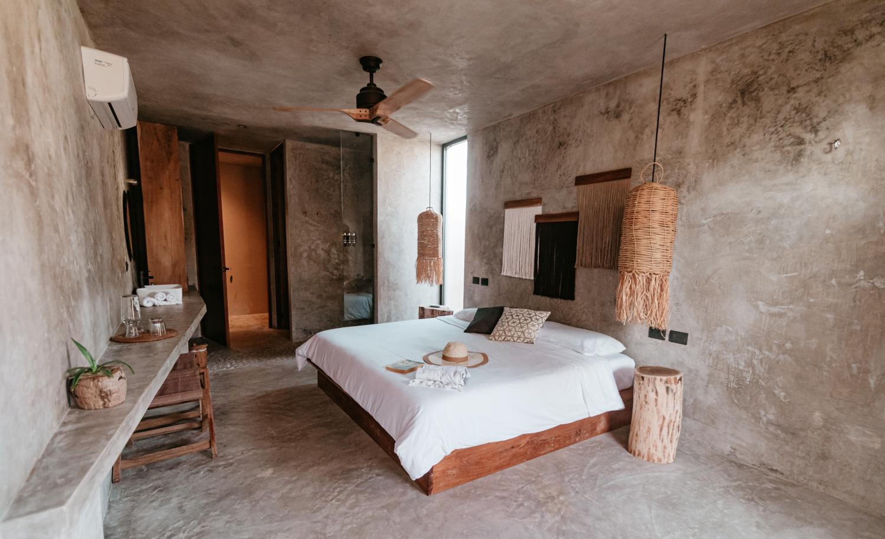 Double Room with Balcony - Photo 2