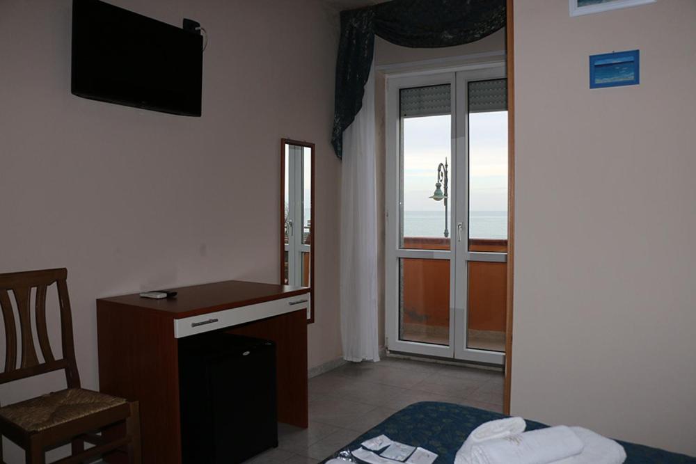 Double Room with Sea View photo 2