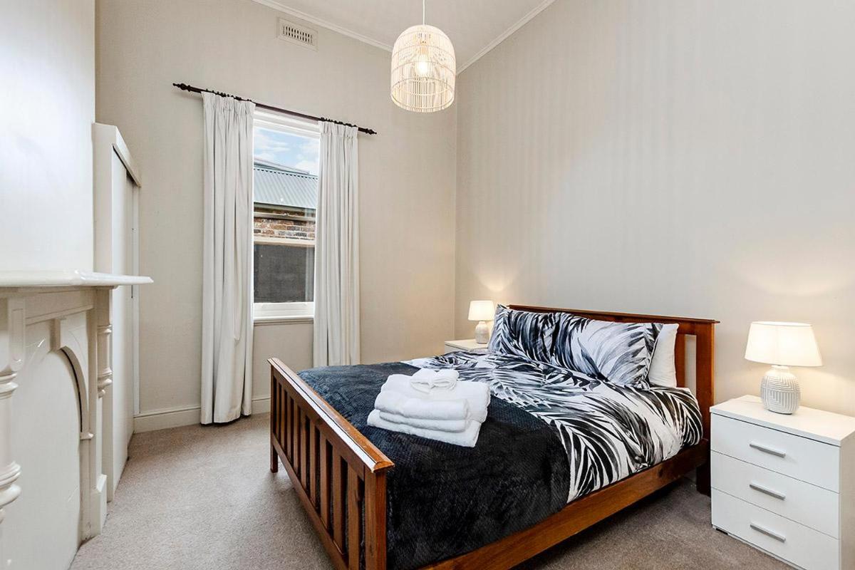 Five-Bedroom House photo 1