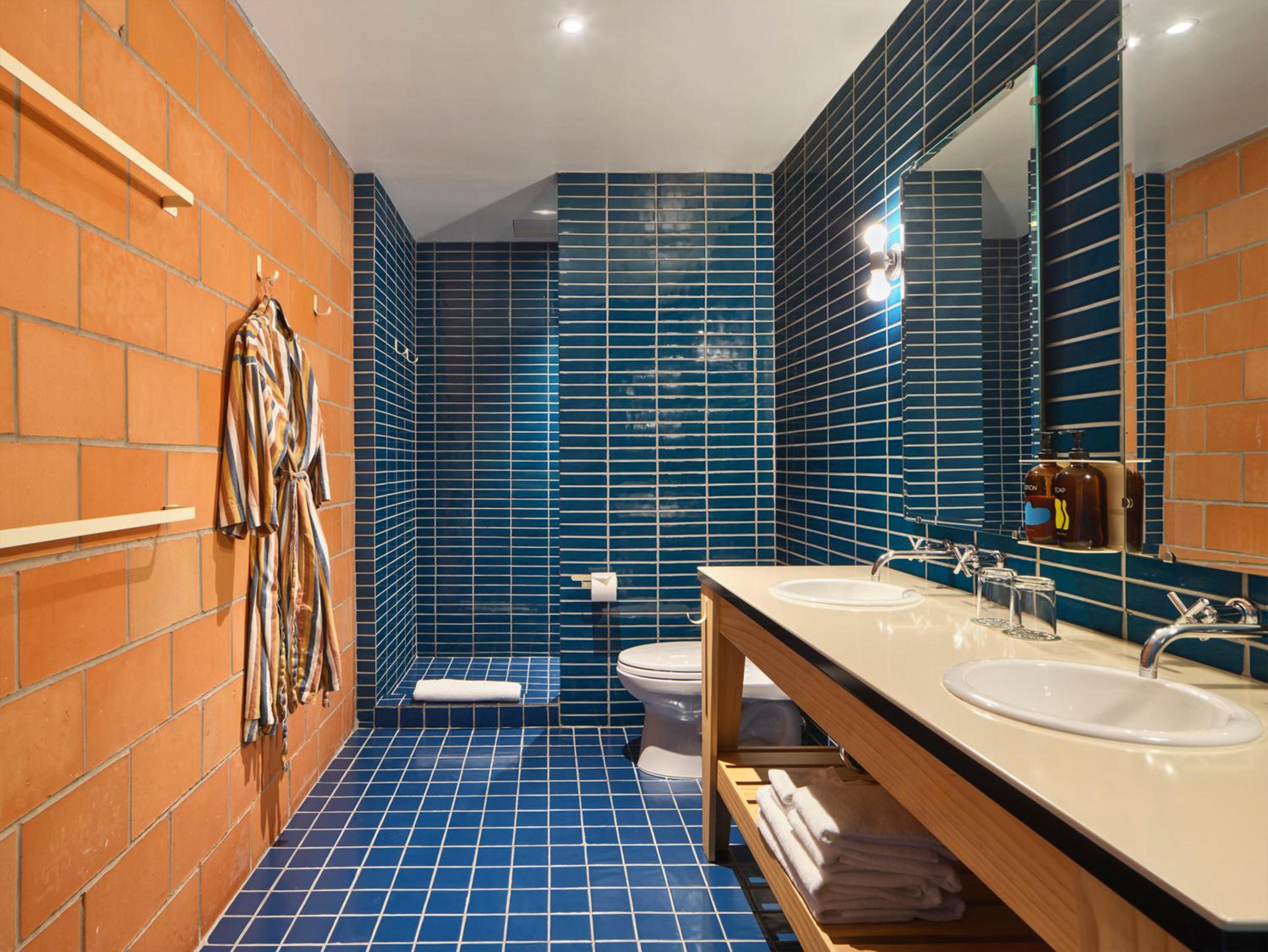 Deluxe King Room - Photo 1