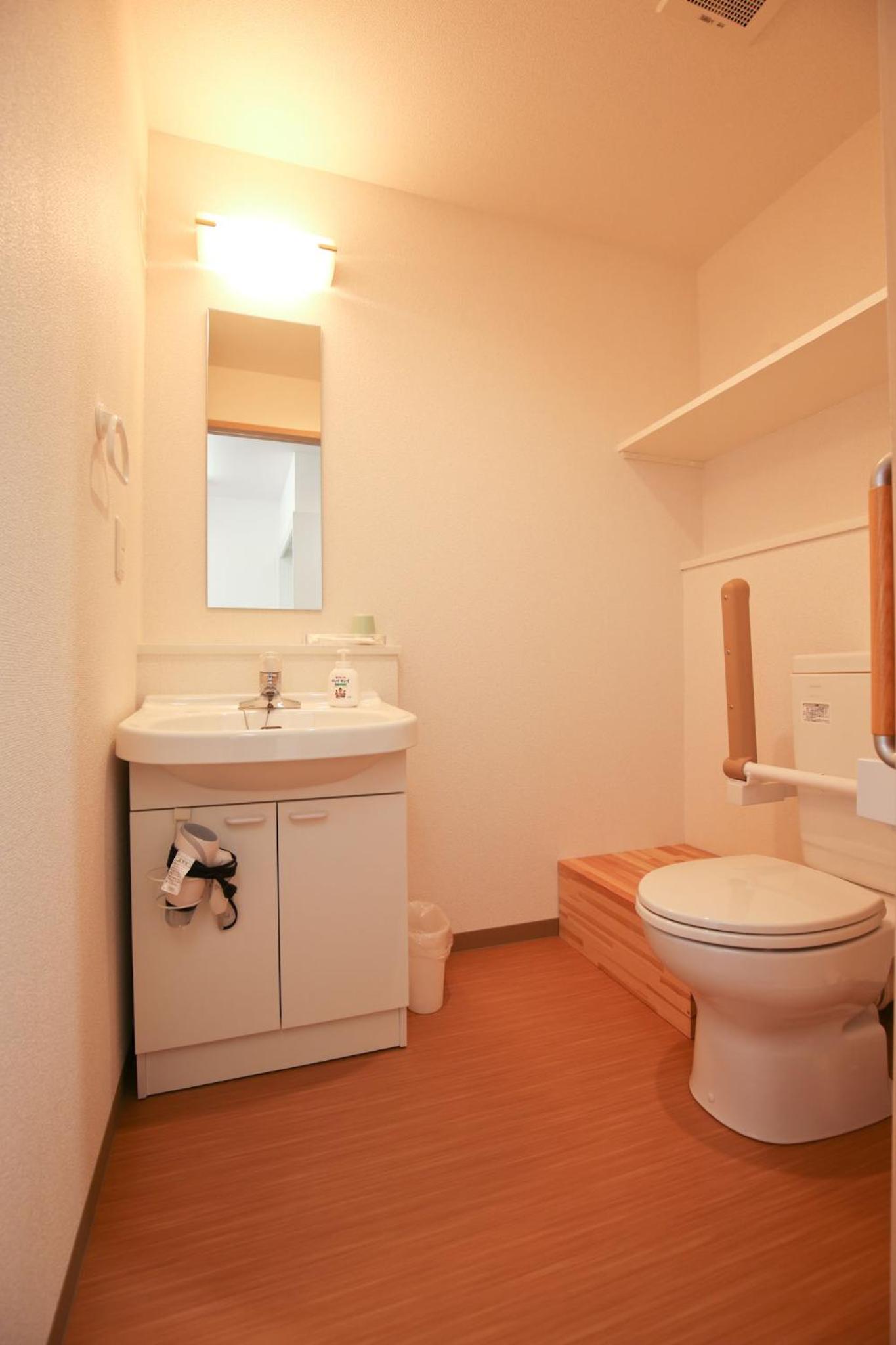 Standard Twin Room with Shared Bathroom