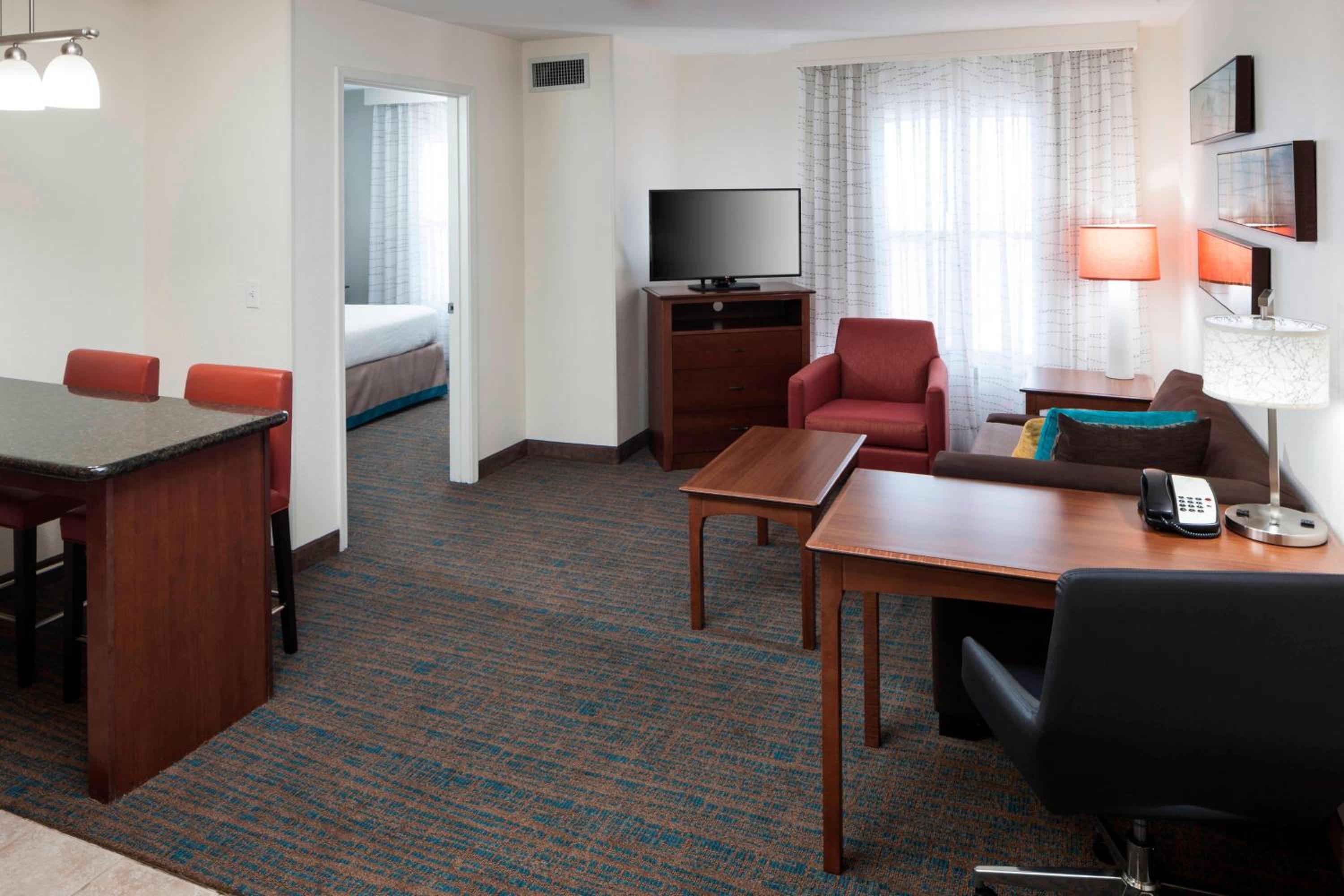 1 Bedroom 2 room Suite, 1 King, Sofa bed - Photo 1