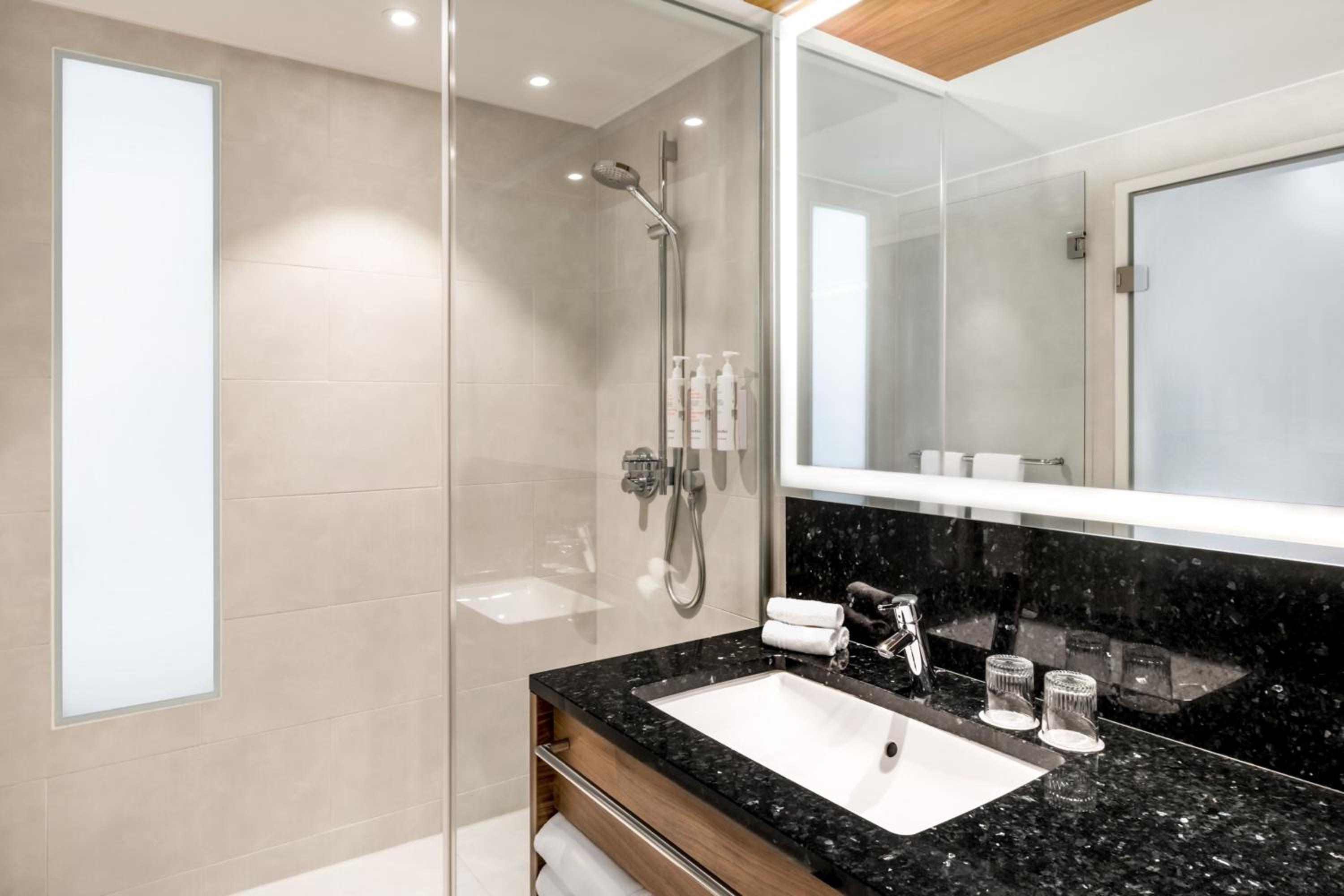 Executive Room, M Club lounge access, Guest room, 1 King - Photo 3