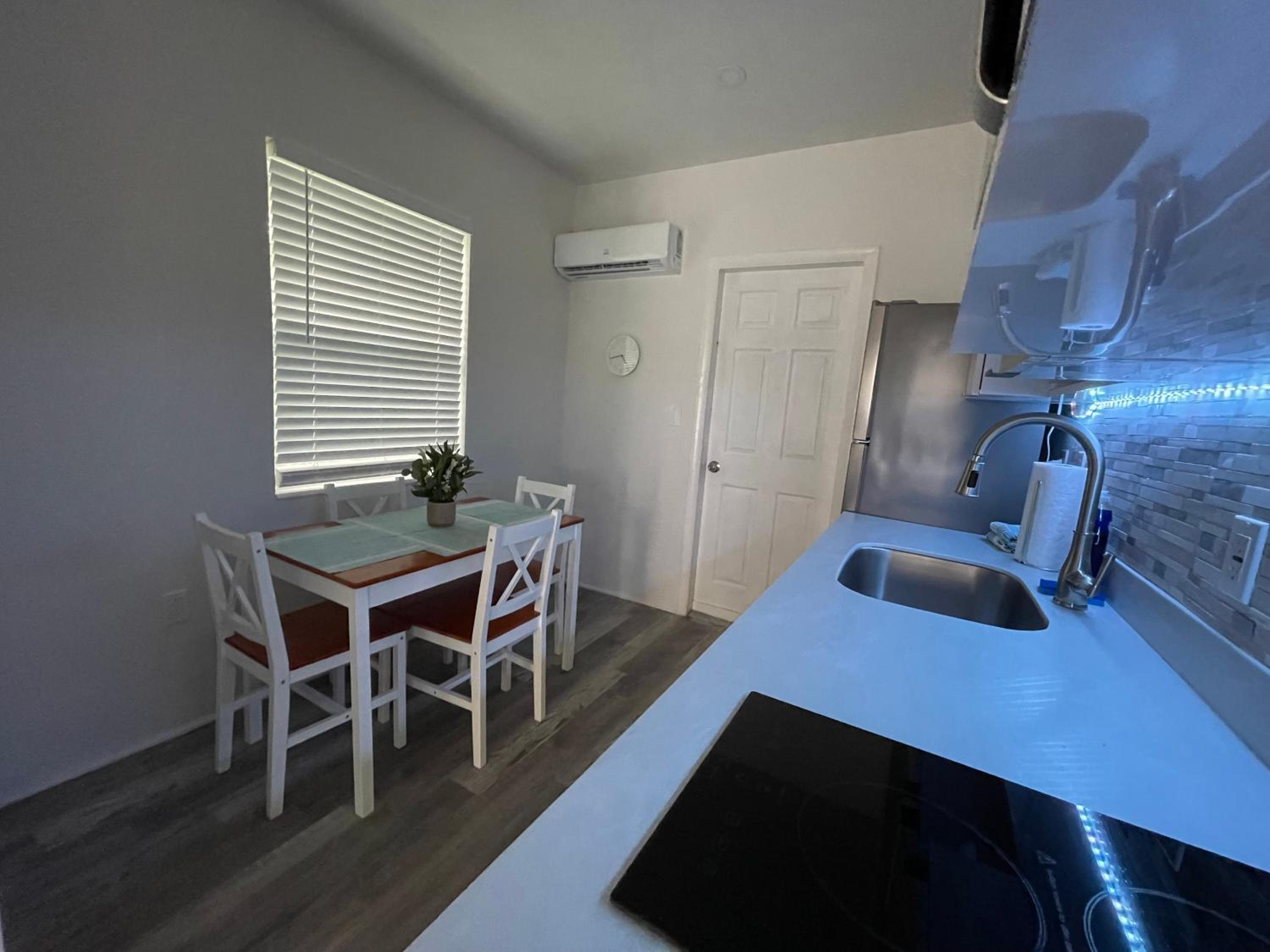 One-Bedroom Apartment photo 3