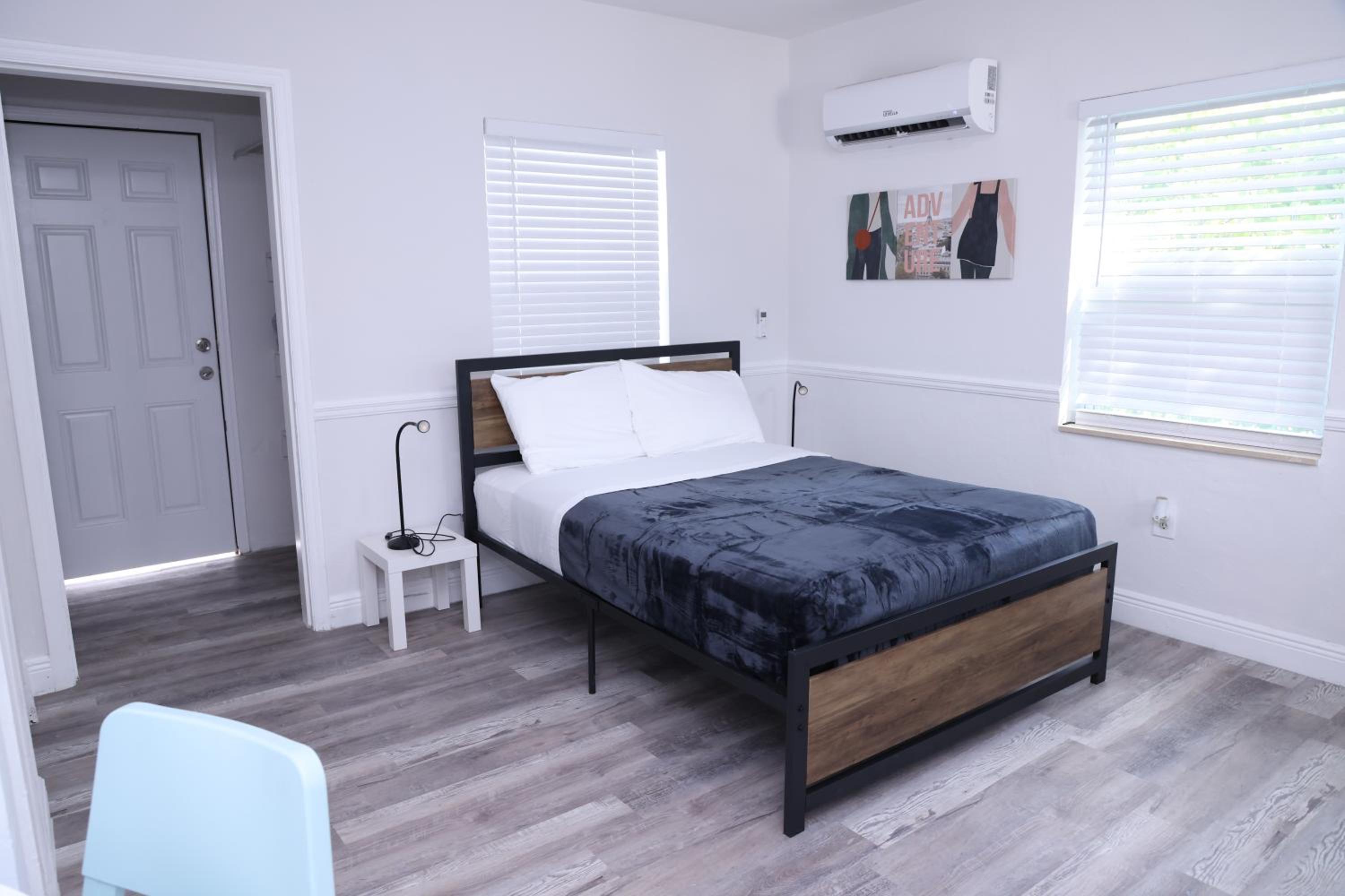 One-Bedroom Apartment photo 3