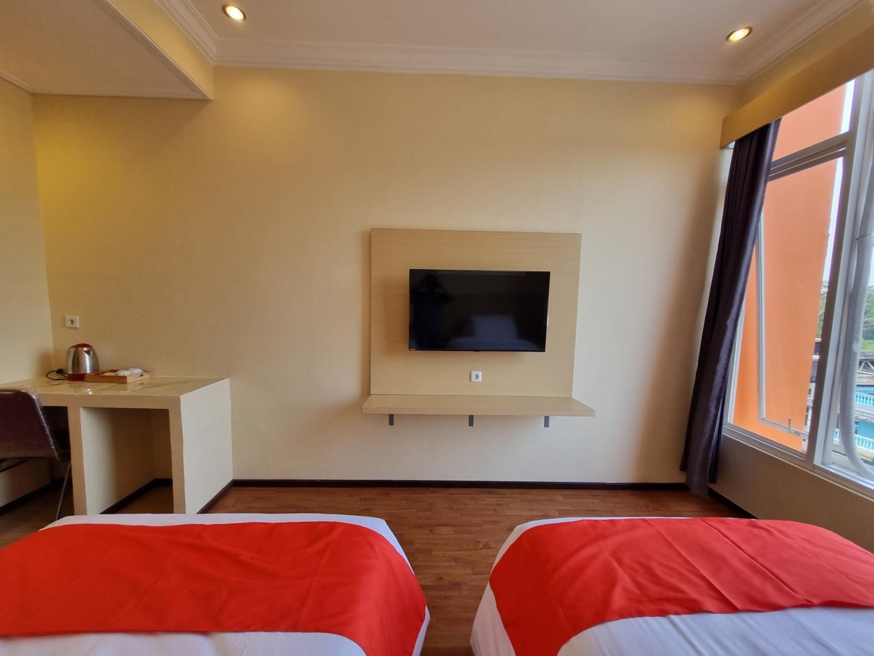 Standard Twin Room - Photo 2
