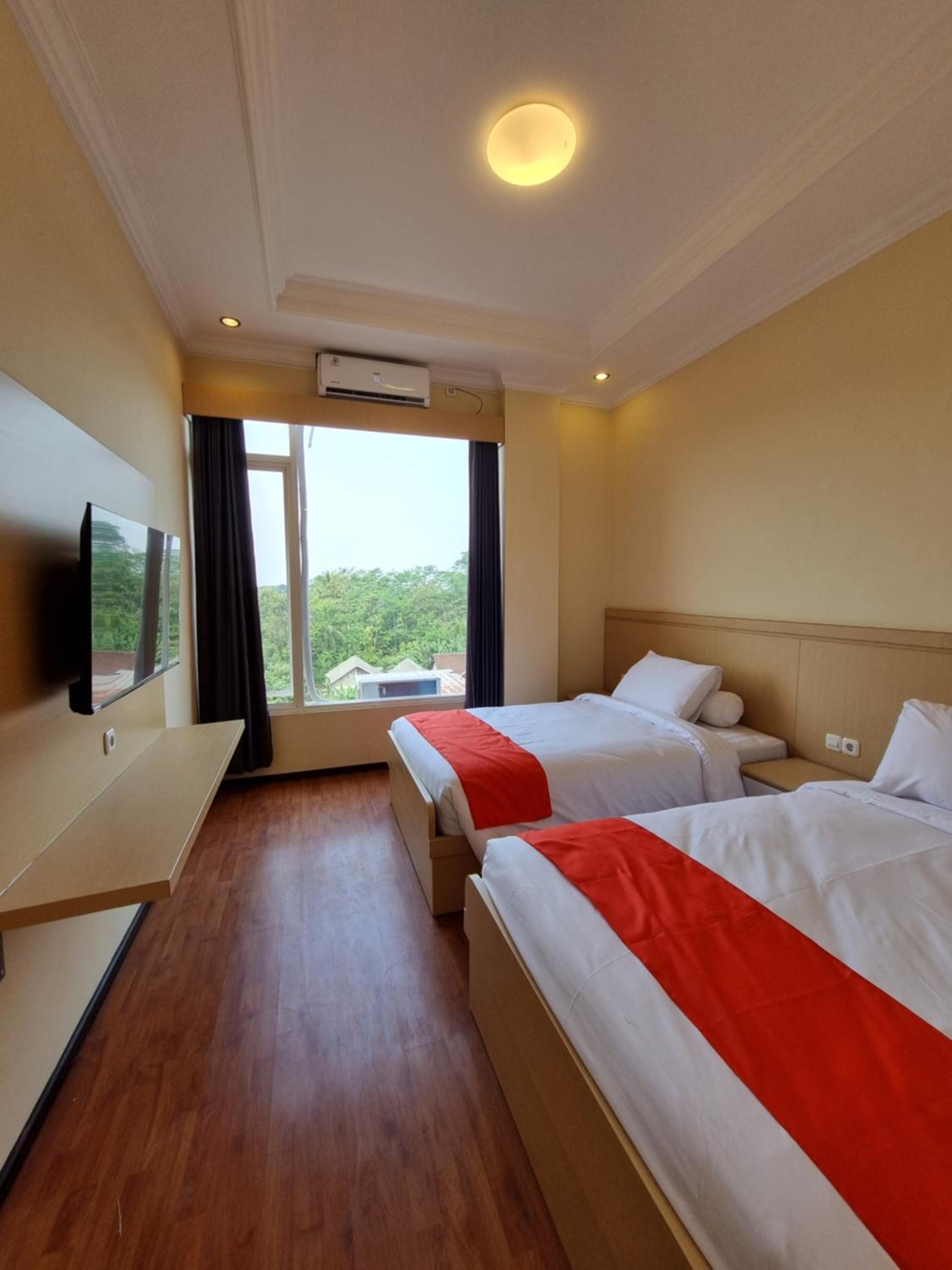 Standard Twin Room - Photo 4
