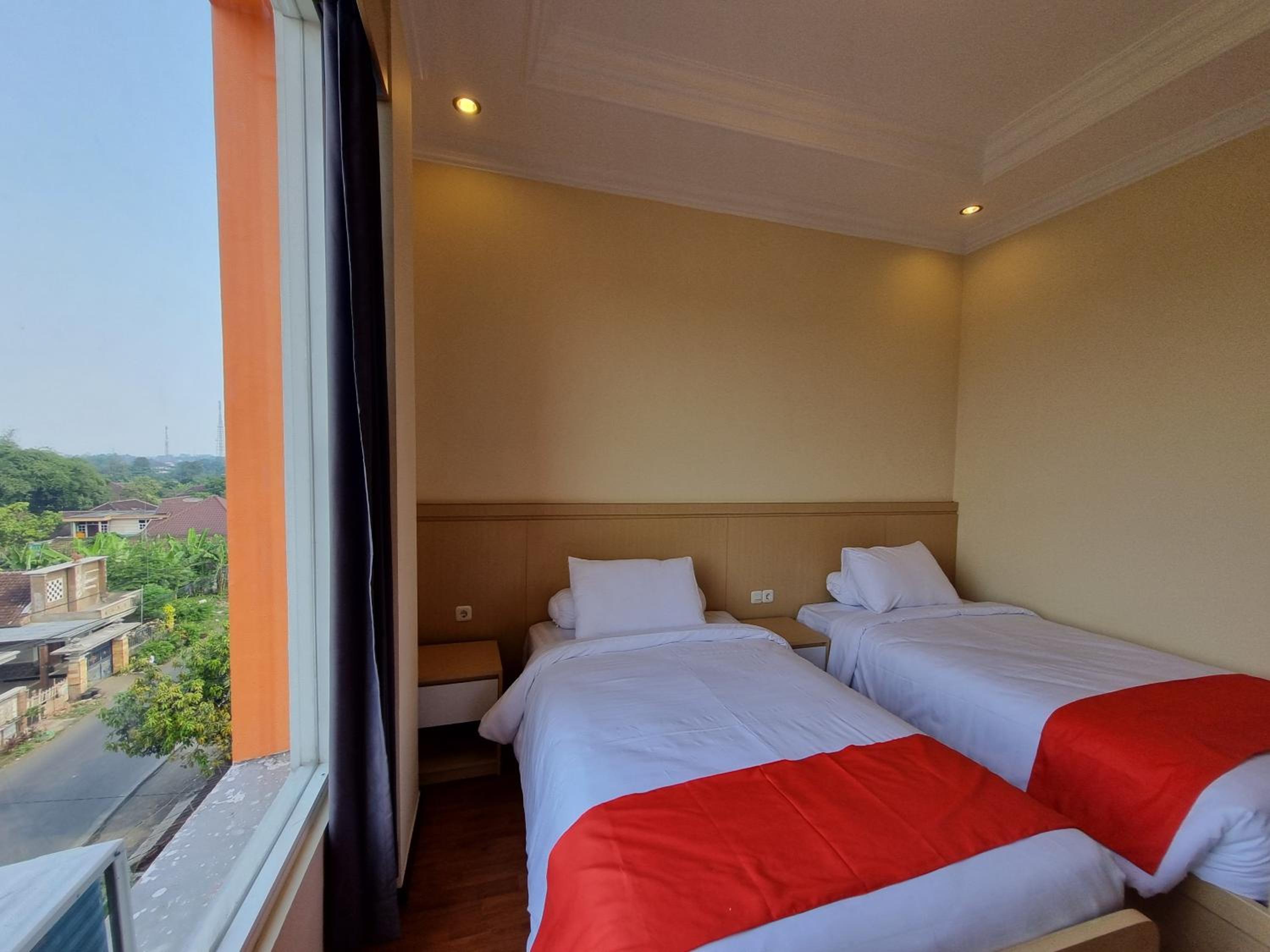 Standard Twin Room - Photo 3