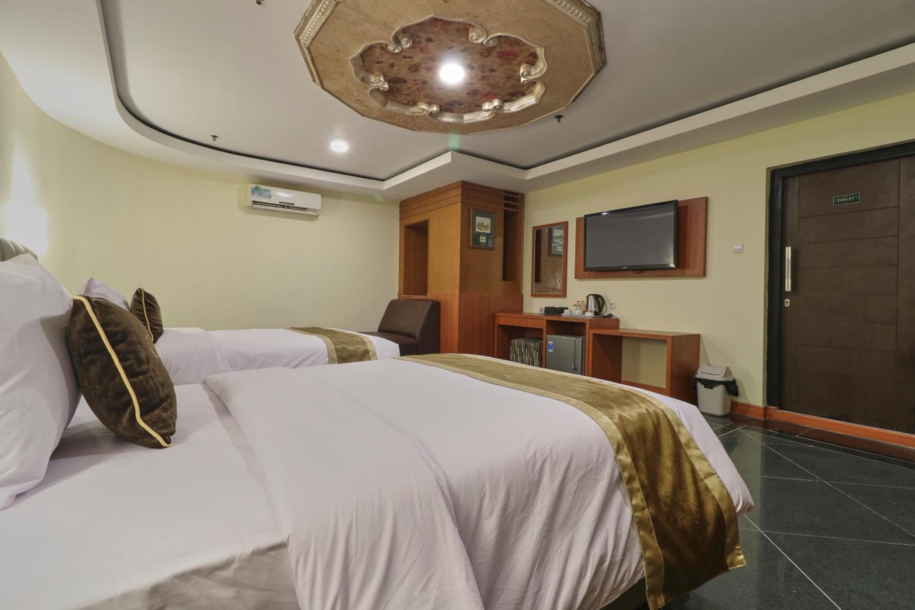 Deluxe Room - Photo 6