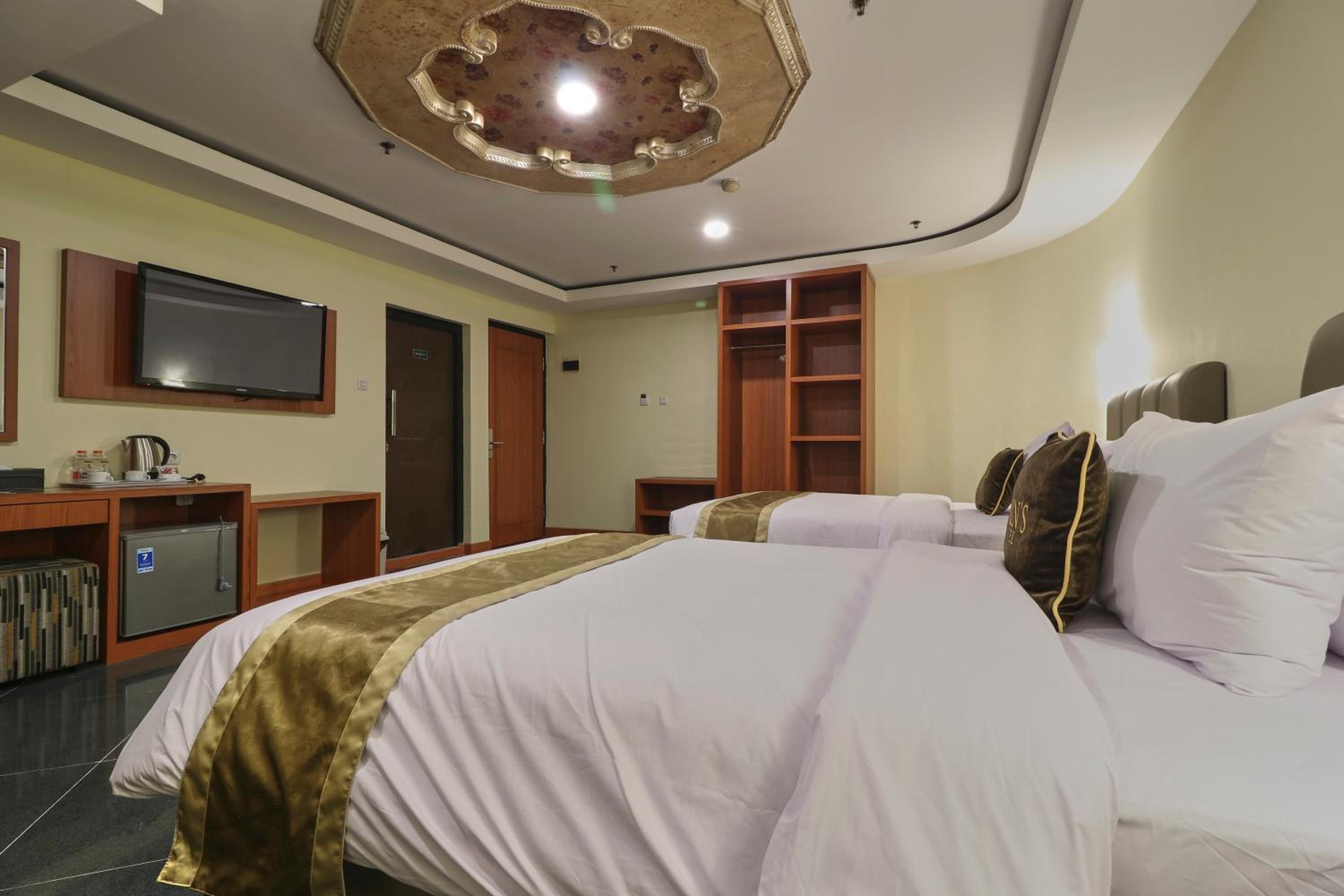 Deluxe Room - Photo 5