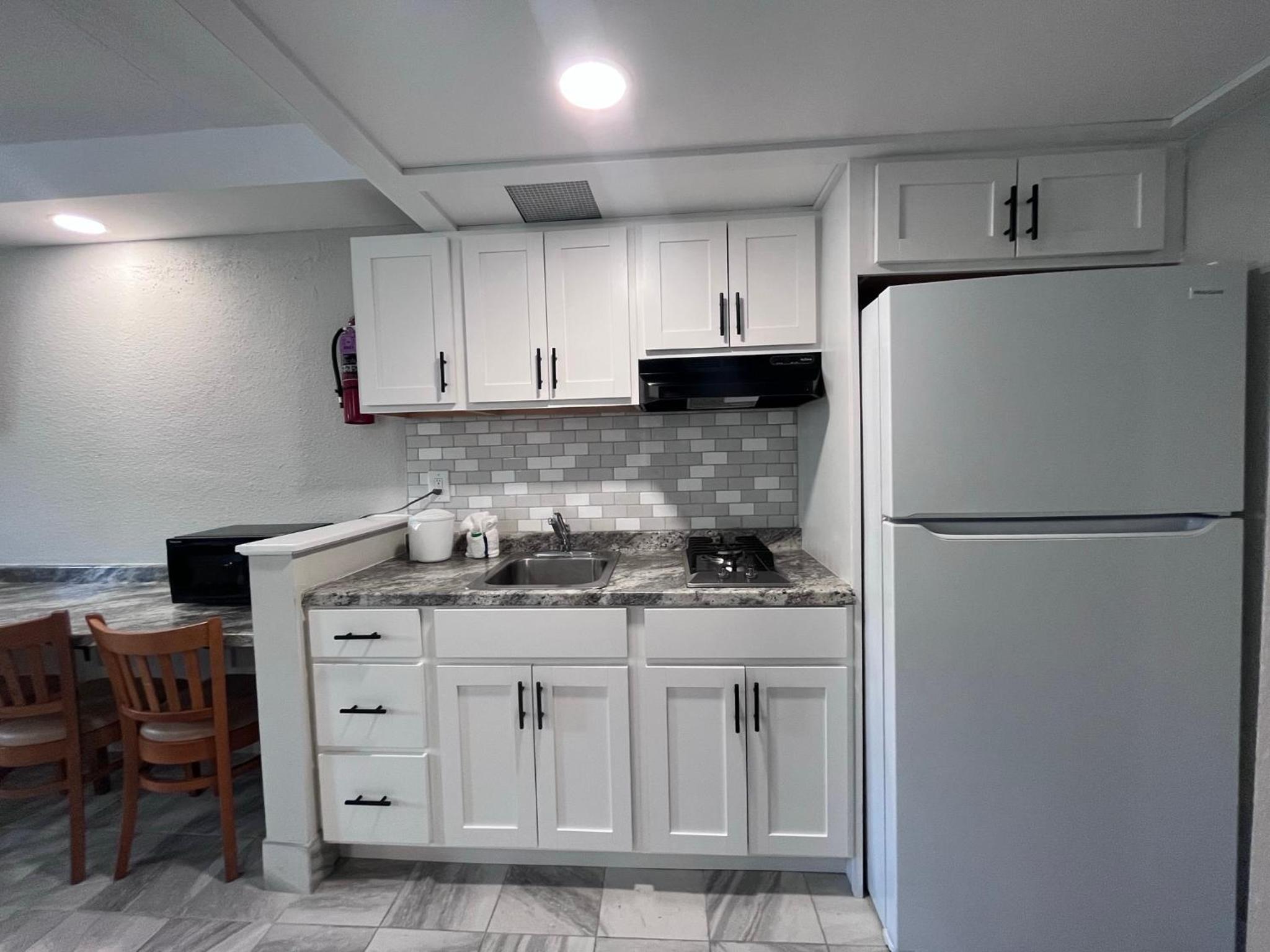 Deluxe Efficiency Suite photo 3