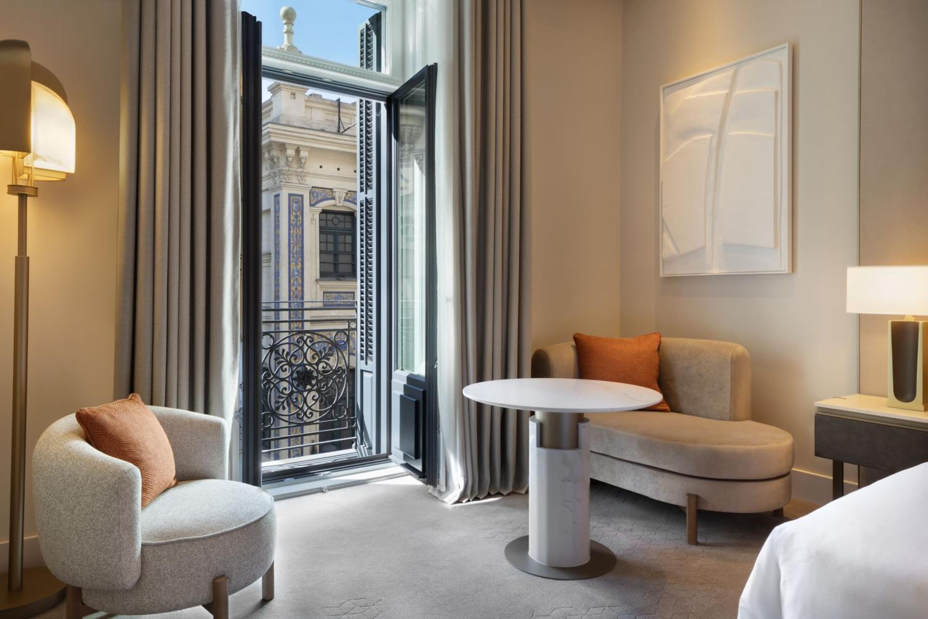 Deluxe King Room with City View and Balcony