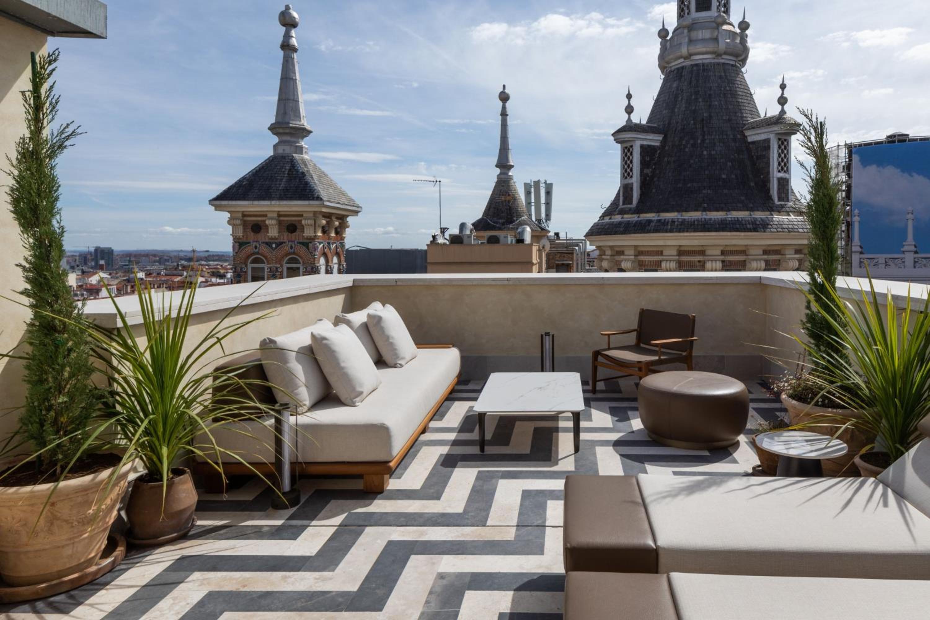 Junior King Suite with Balcony and Skyline View