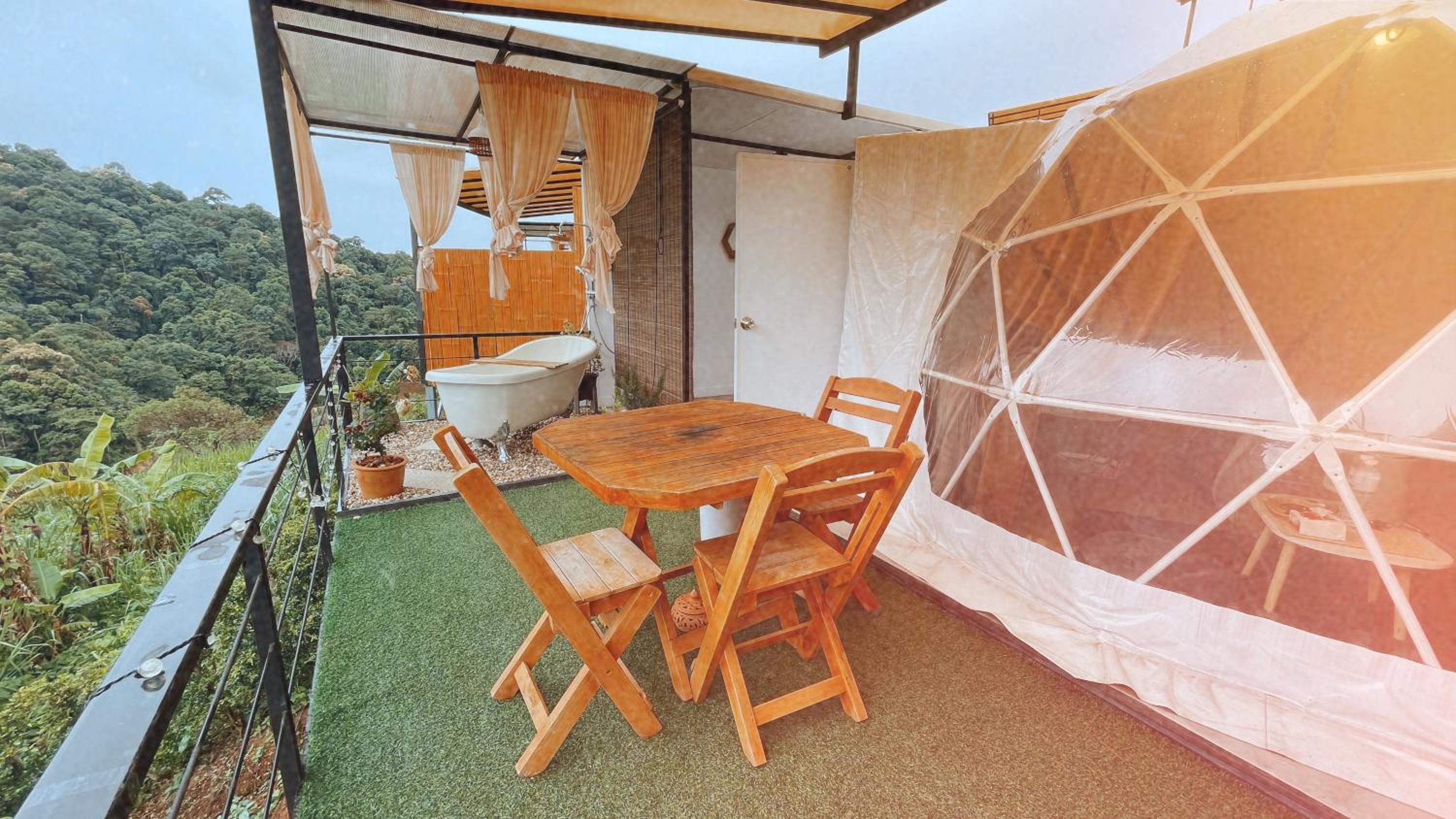 Quadruple Room with Bath - Photo 4
