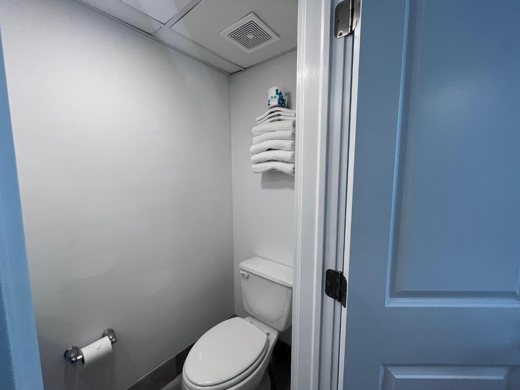 Deluxe Efficiency Suite photo 2