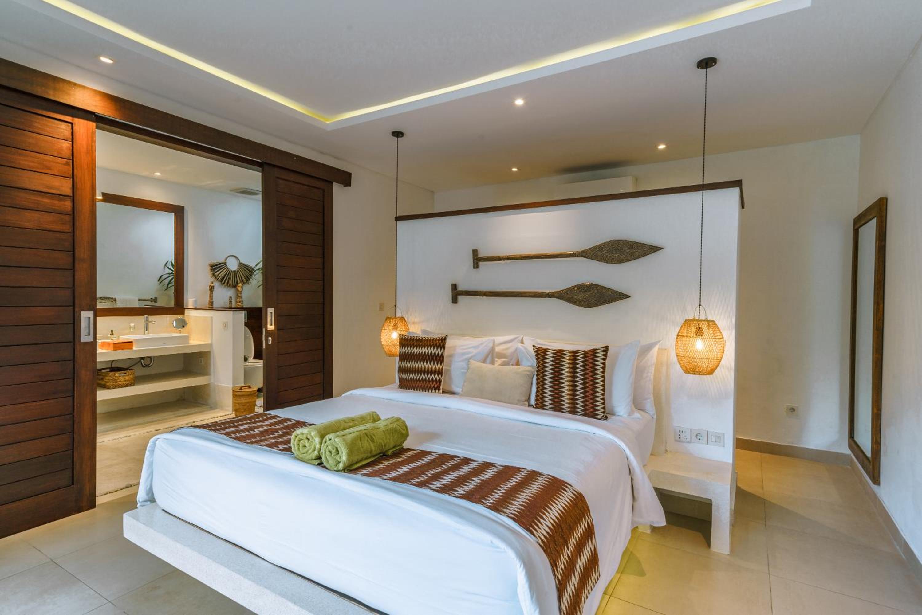 Three-Bedroom Luxury Pool Villa Garden View - Photo 10
