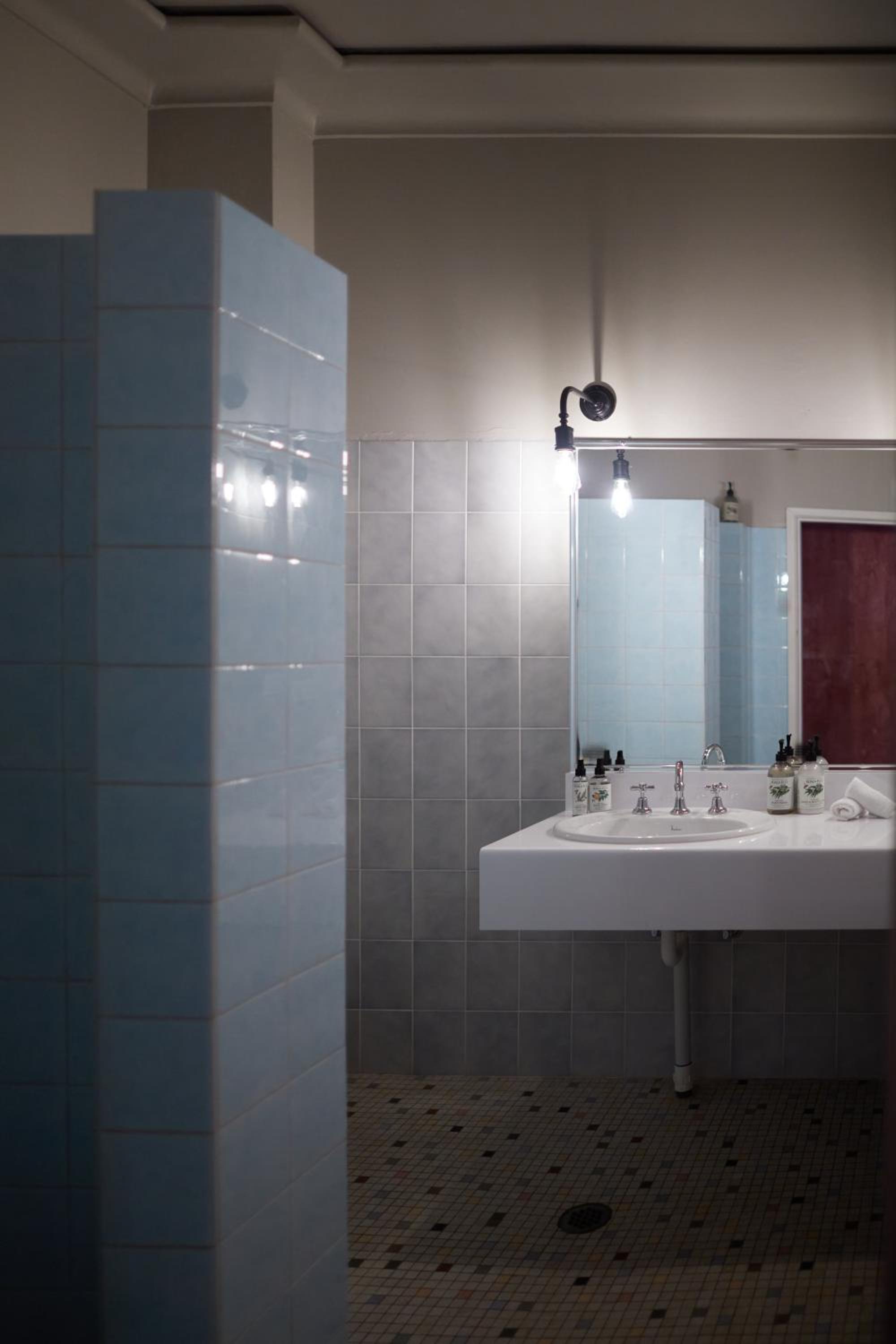 Single Room with Bathroom photo 2