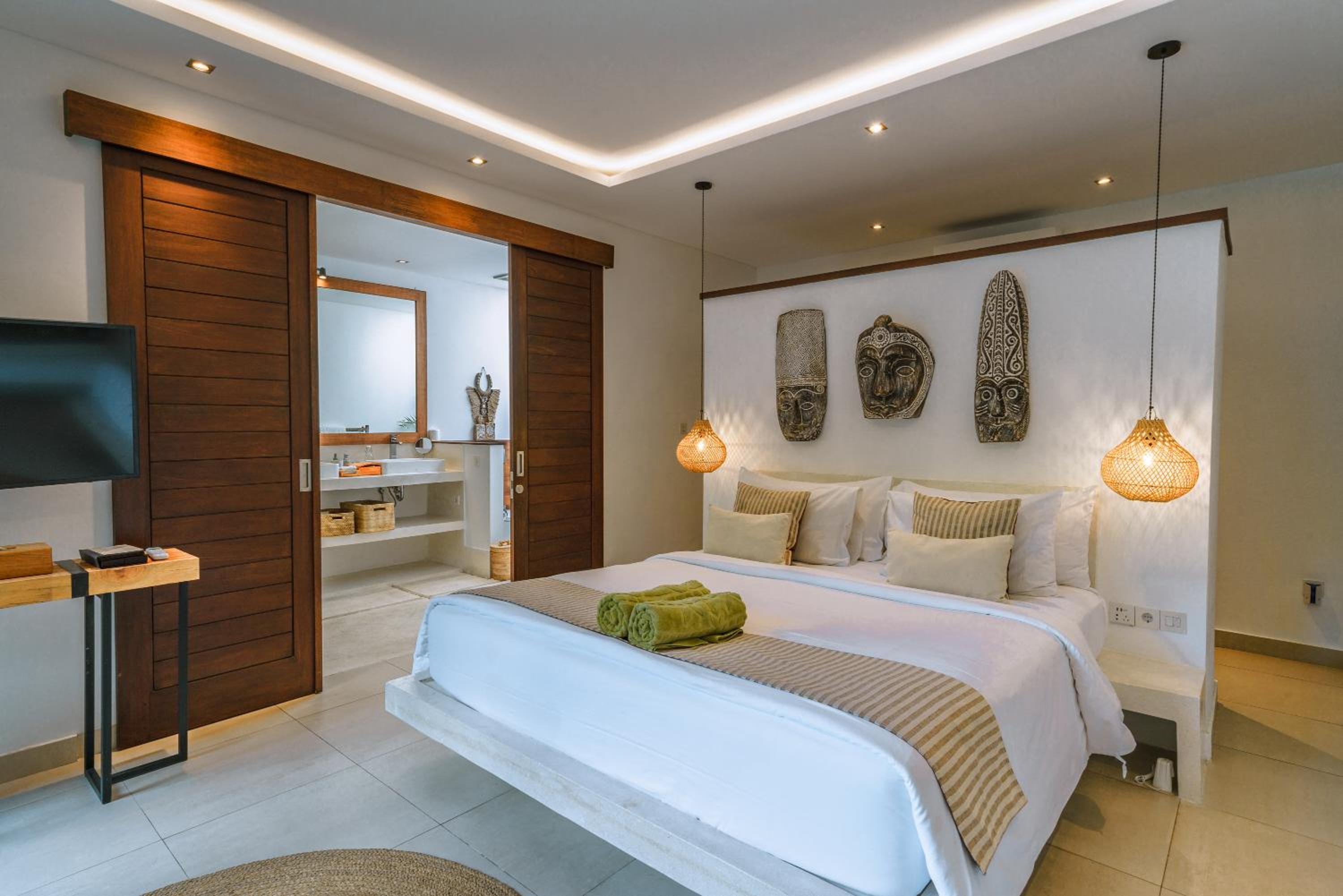 Three-Bedroom Luxury Pool Villa Jungle View - Photo 9