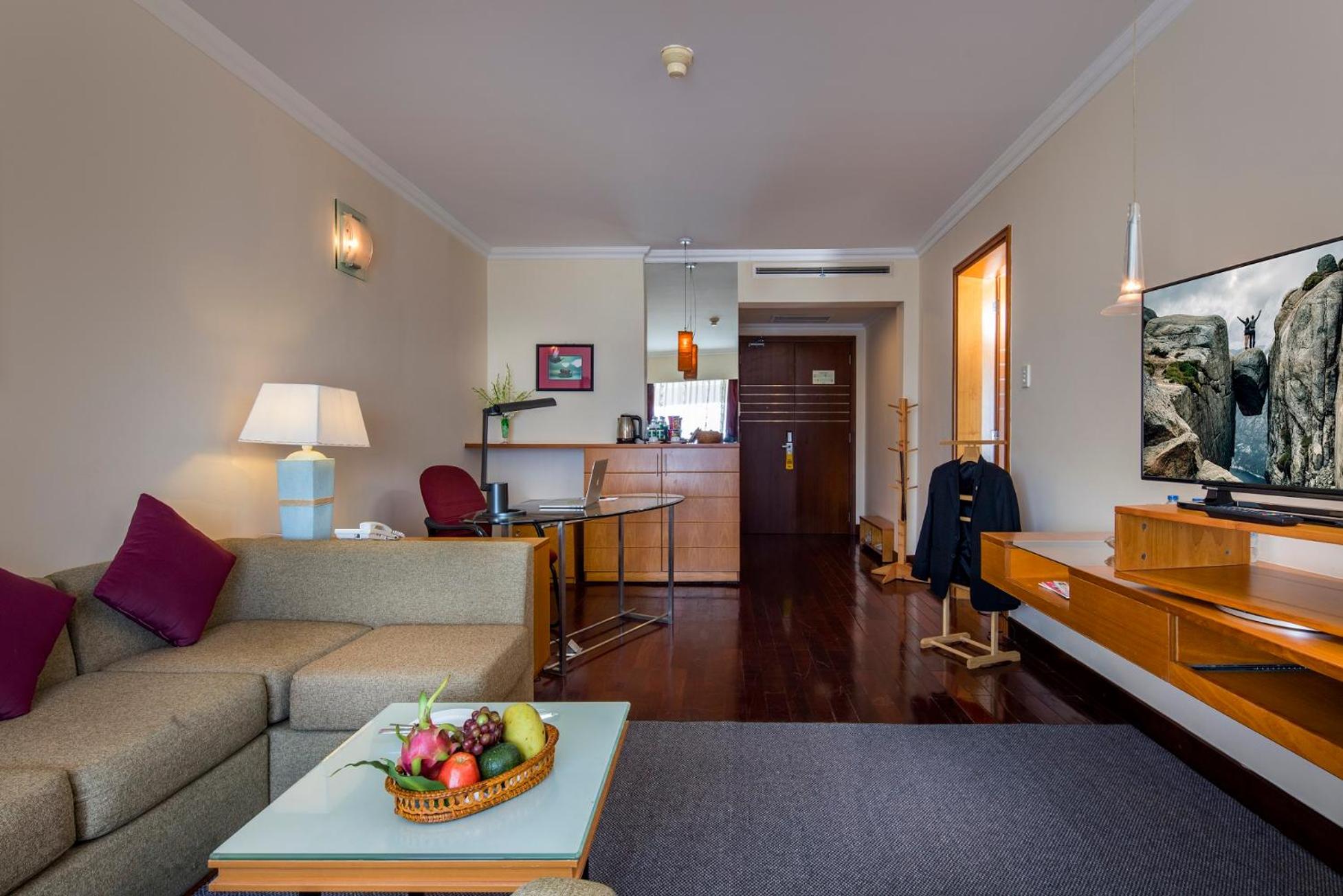 Executive Suite - Photo 3