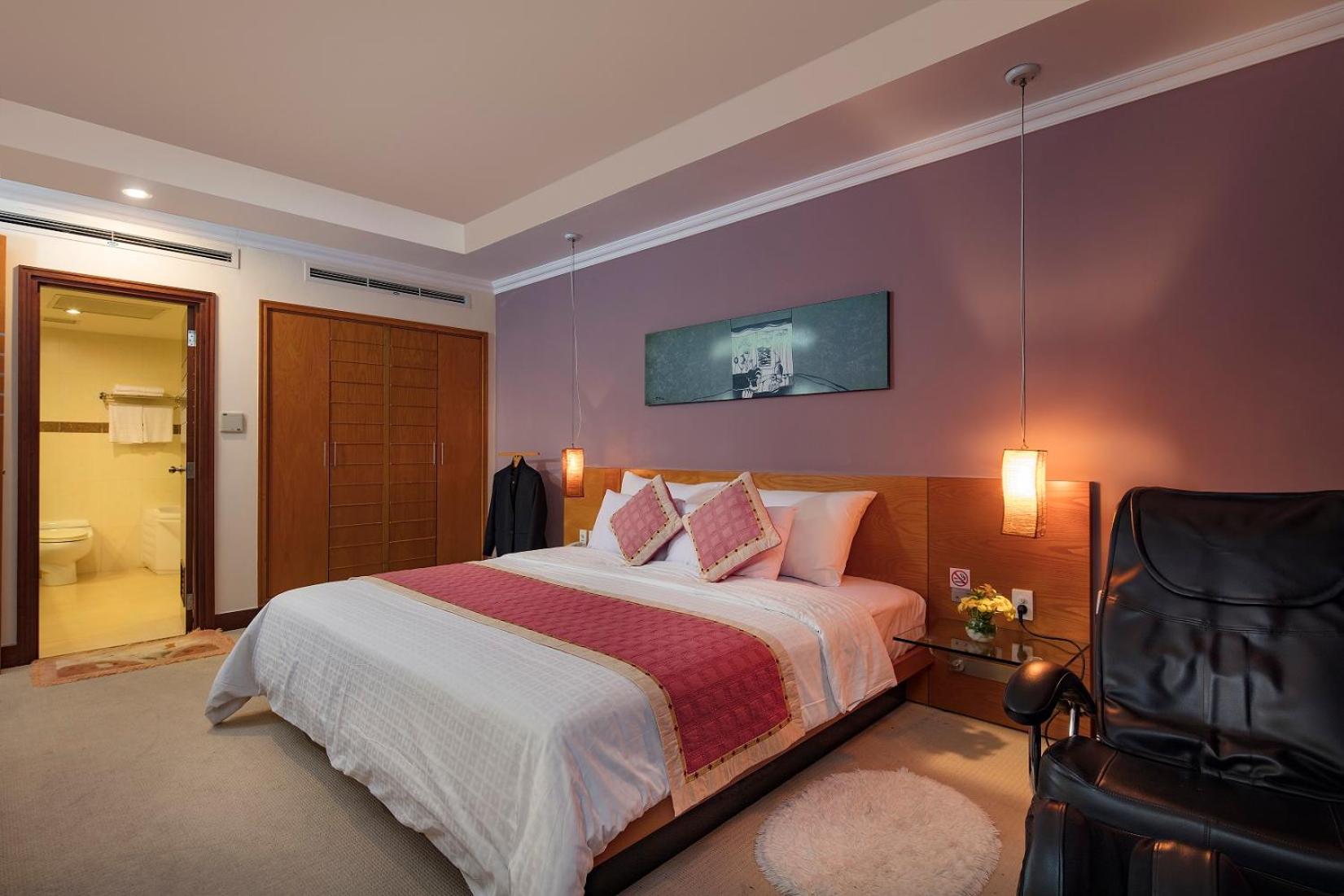 Executive Suite - Photo 1