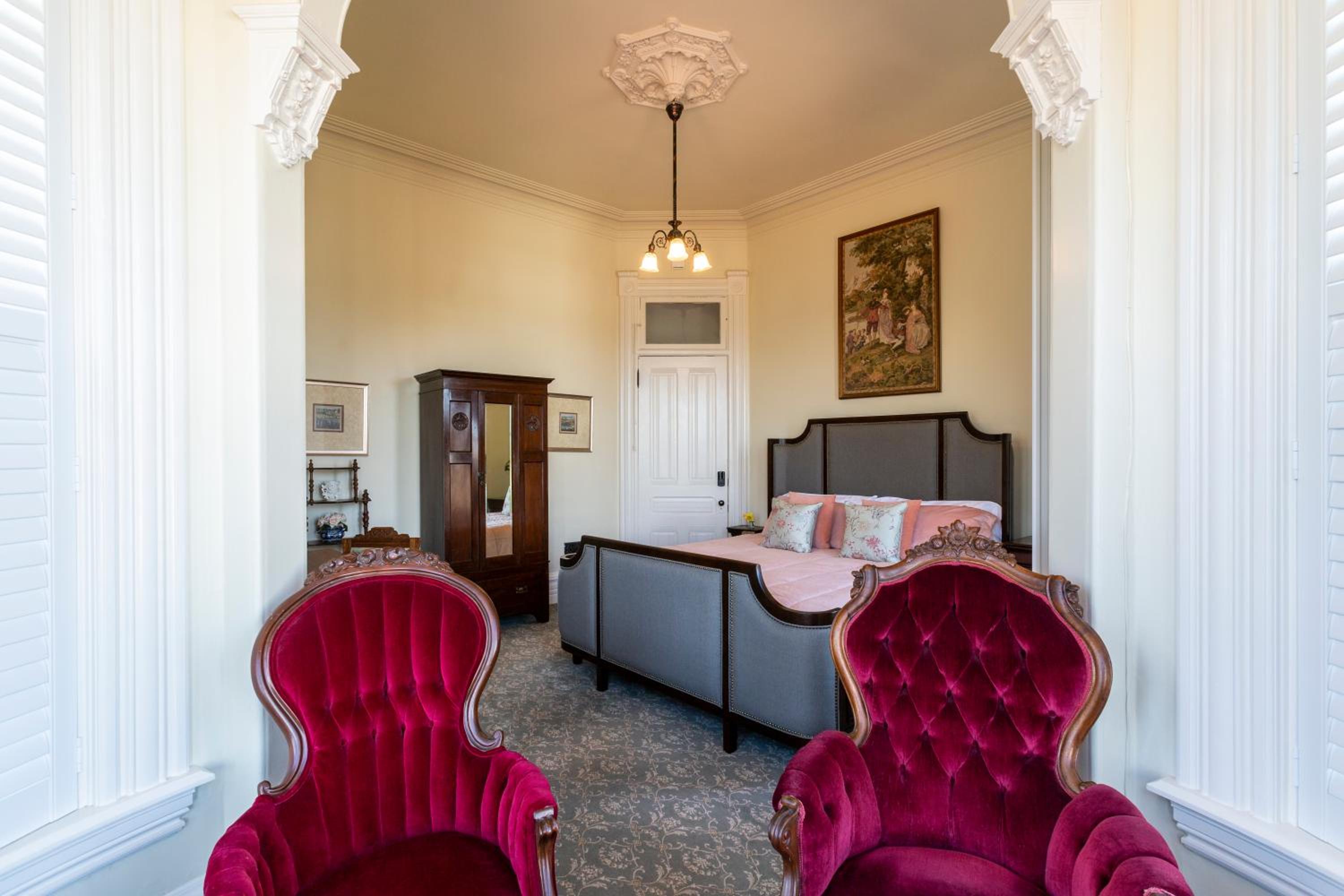 King Room with Private Bathroom photo 2