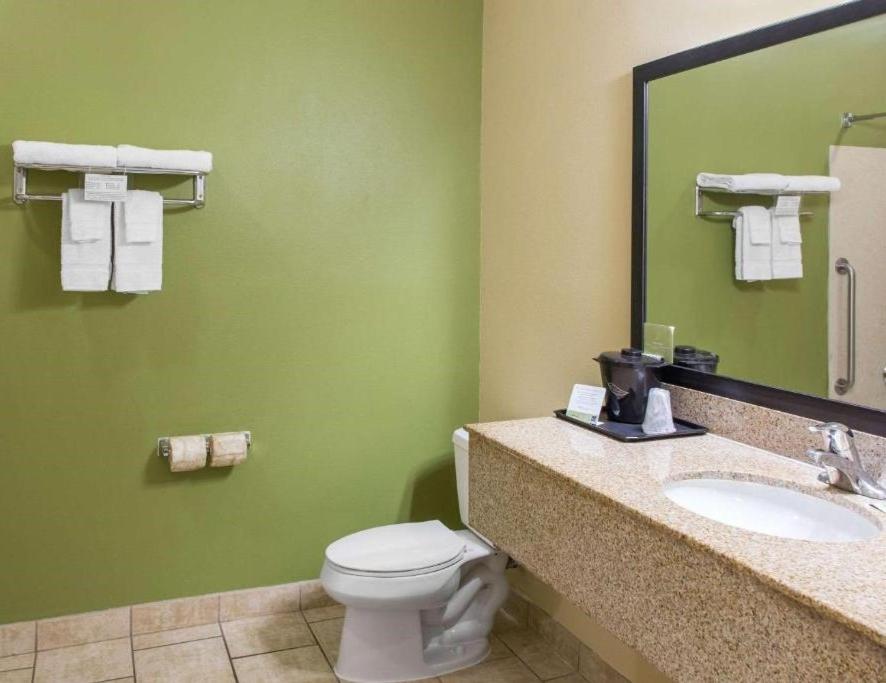 Suite with Two Queen Beds - Accessible/Non-Smoking - Photo 5
