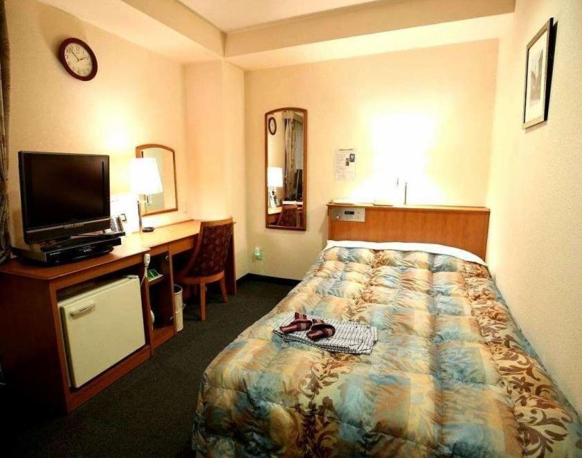 Double Room with Small Double Bed - Smoking photo 1