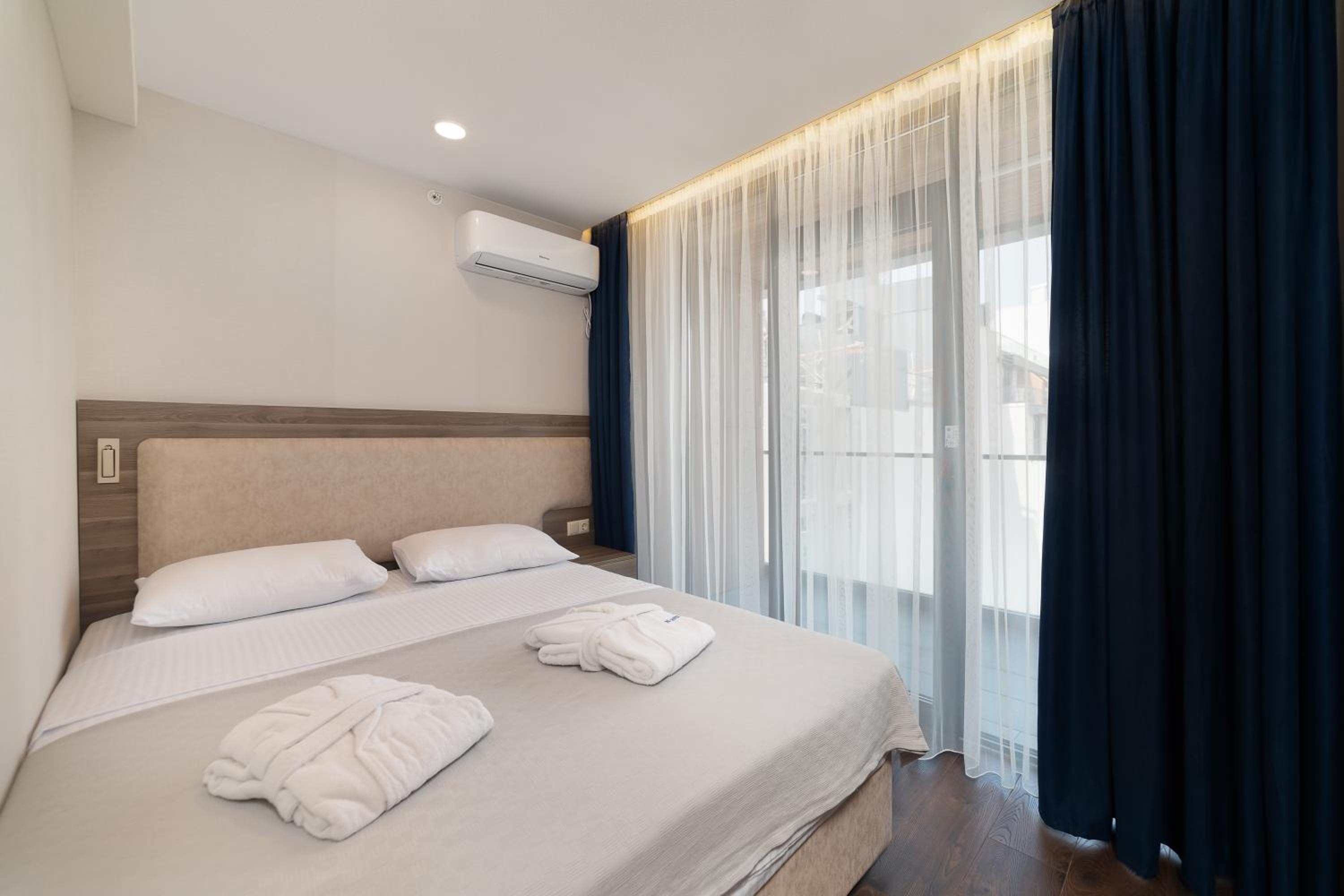 One-Bedroom Apartment - Photo 1