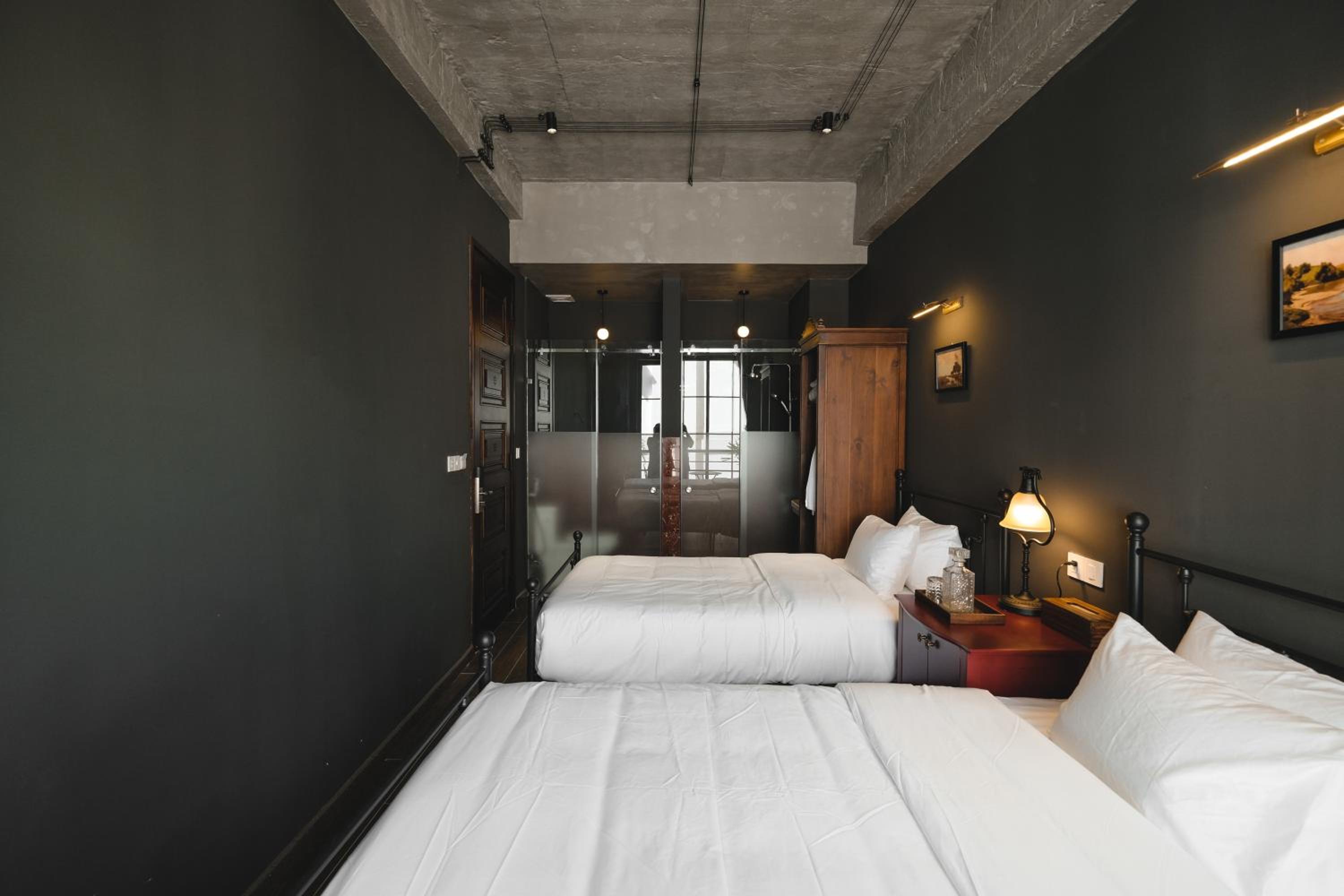 Twin Room with Balcony - Photo 2