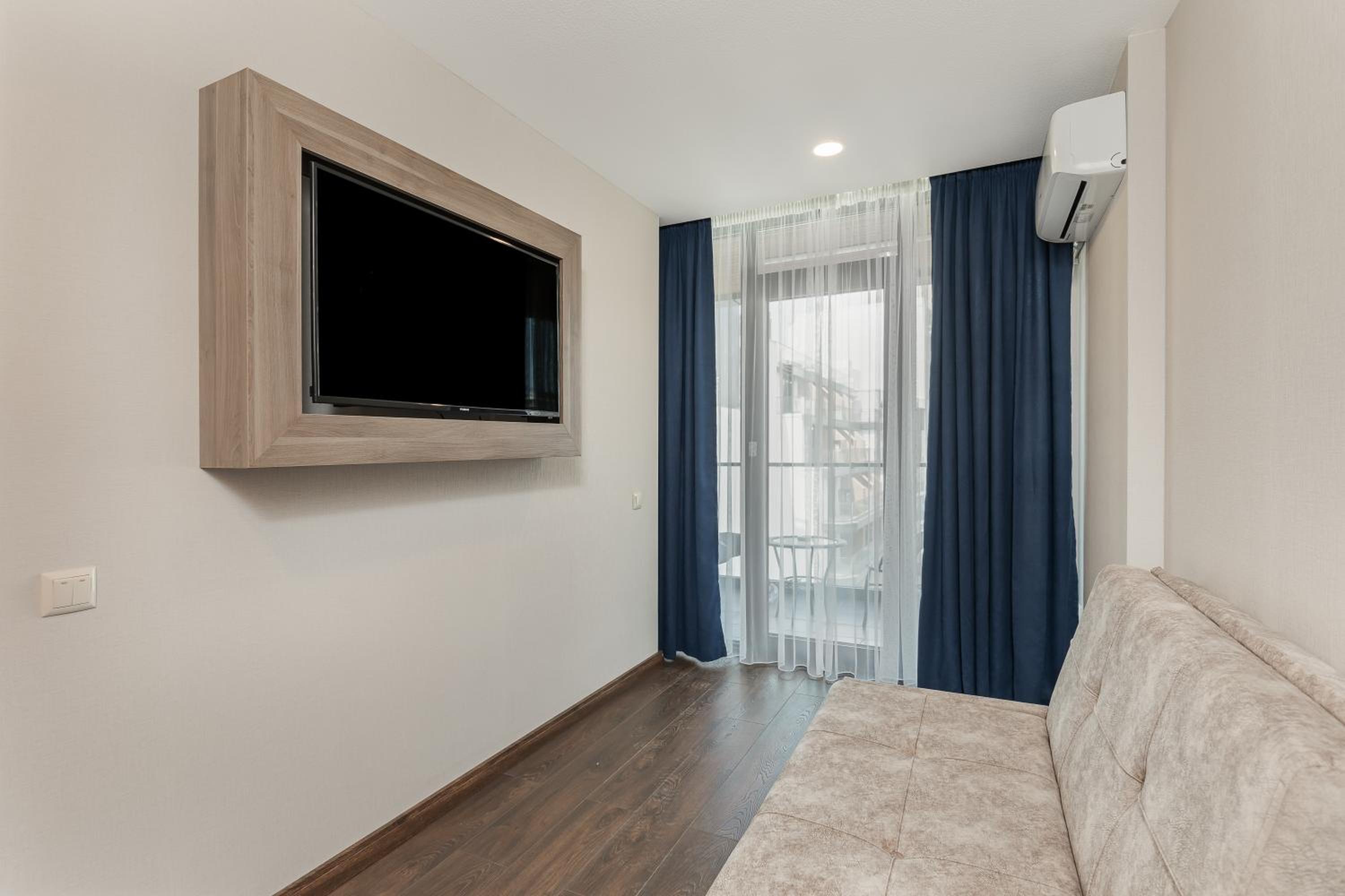 One-Bedroom Apartment - Photo 4