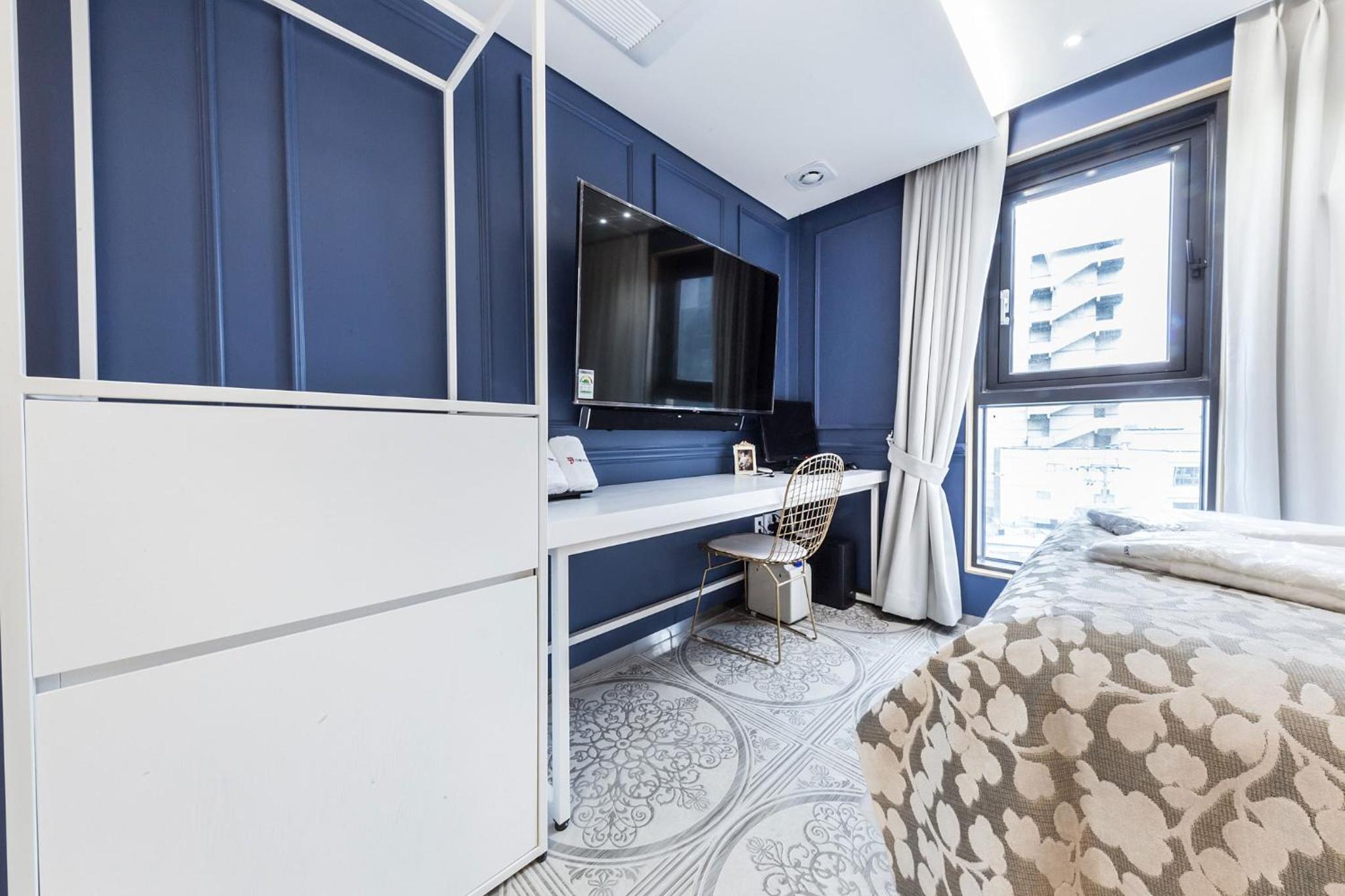 Double Room - Photo 9