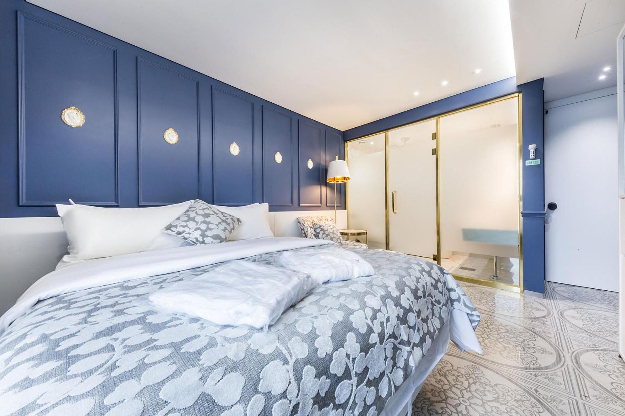 Double Room - Photo 8