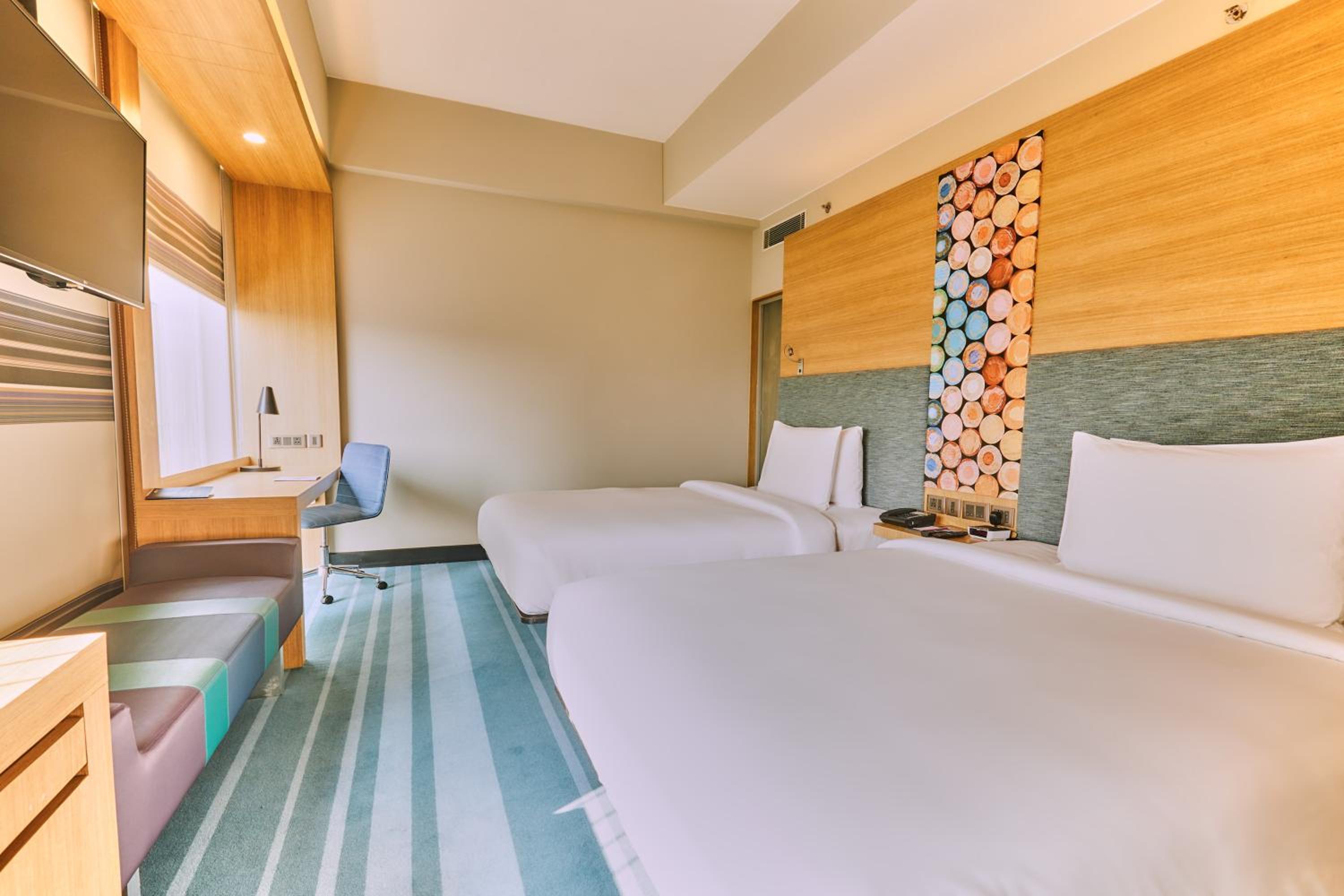 Aloft Twin Room, High Floor - 3rd and above:  20% discount on F&B and SPA