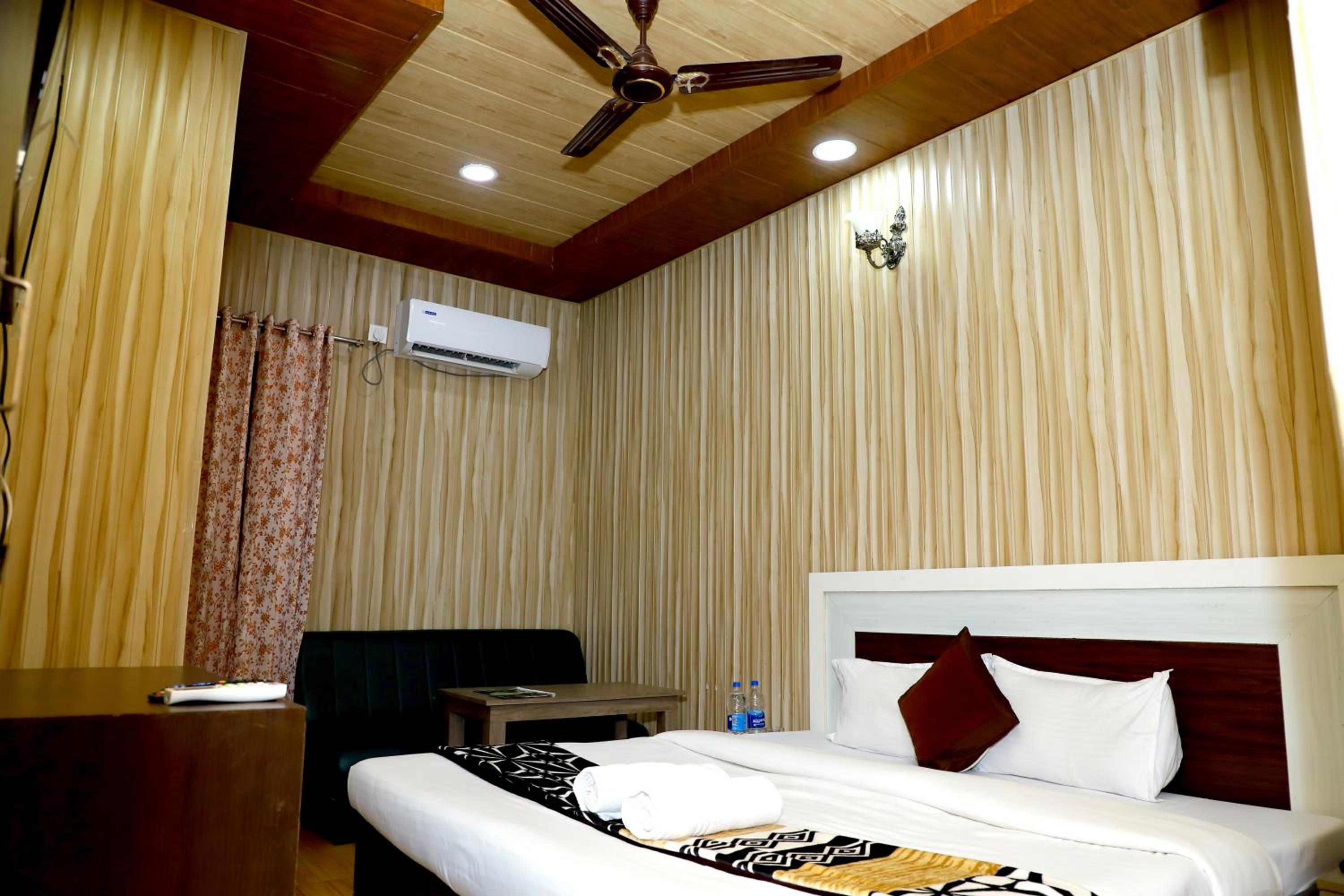 Deluxe Double Room photo 3