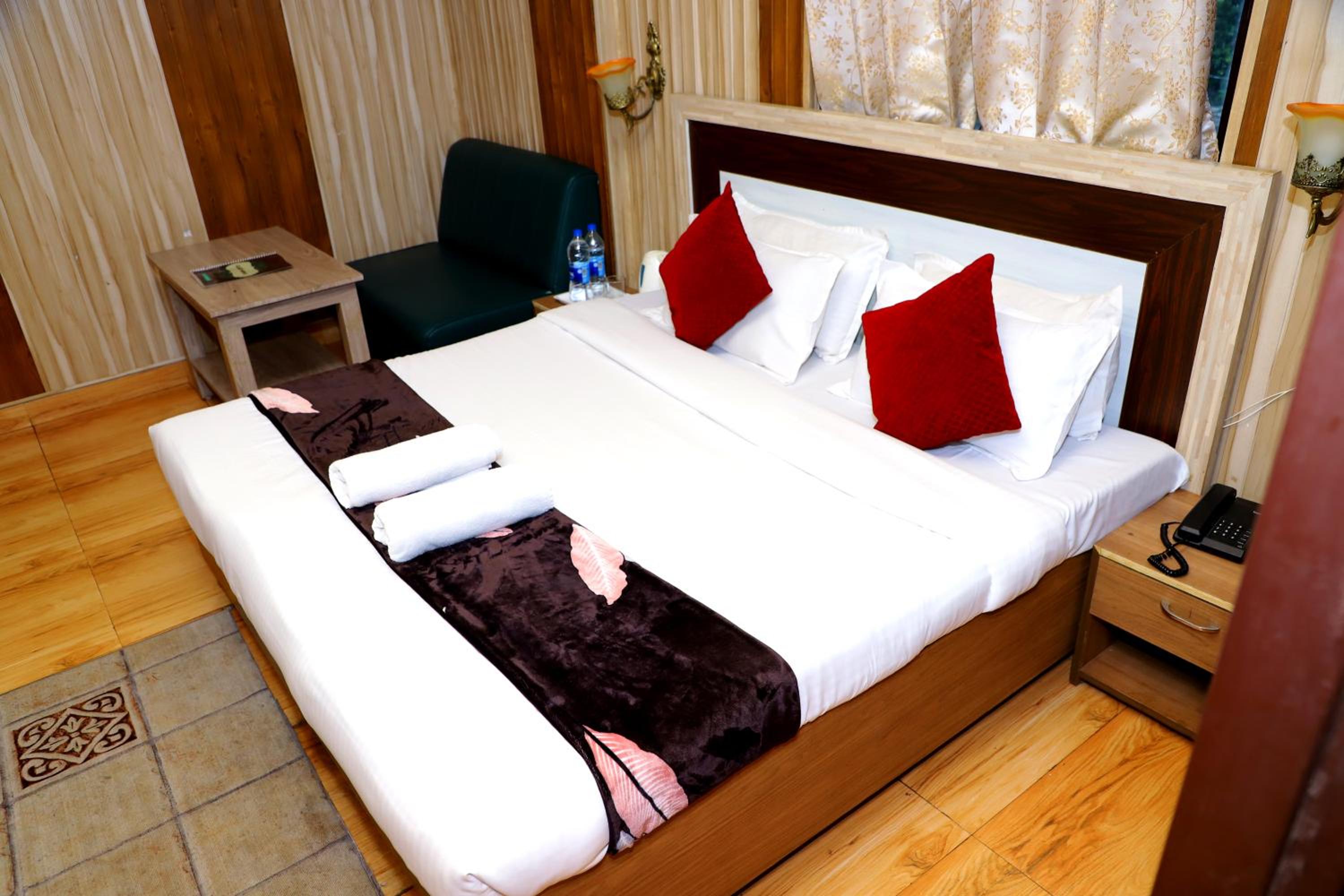 Deluxe Double Room photo 2