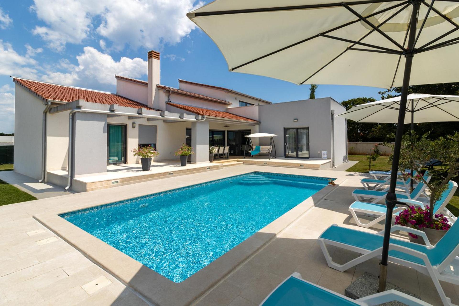 Three-Bedroom Villa photo 3