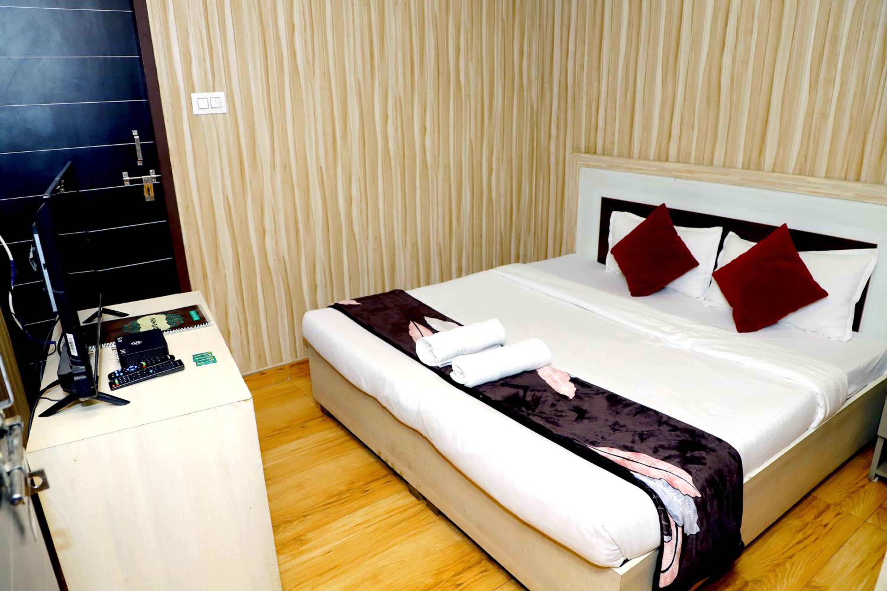 Standard Double Room With Fan photo 2